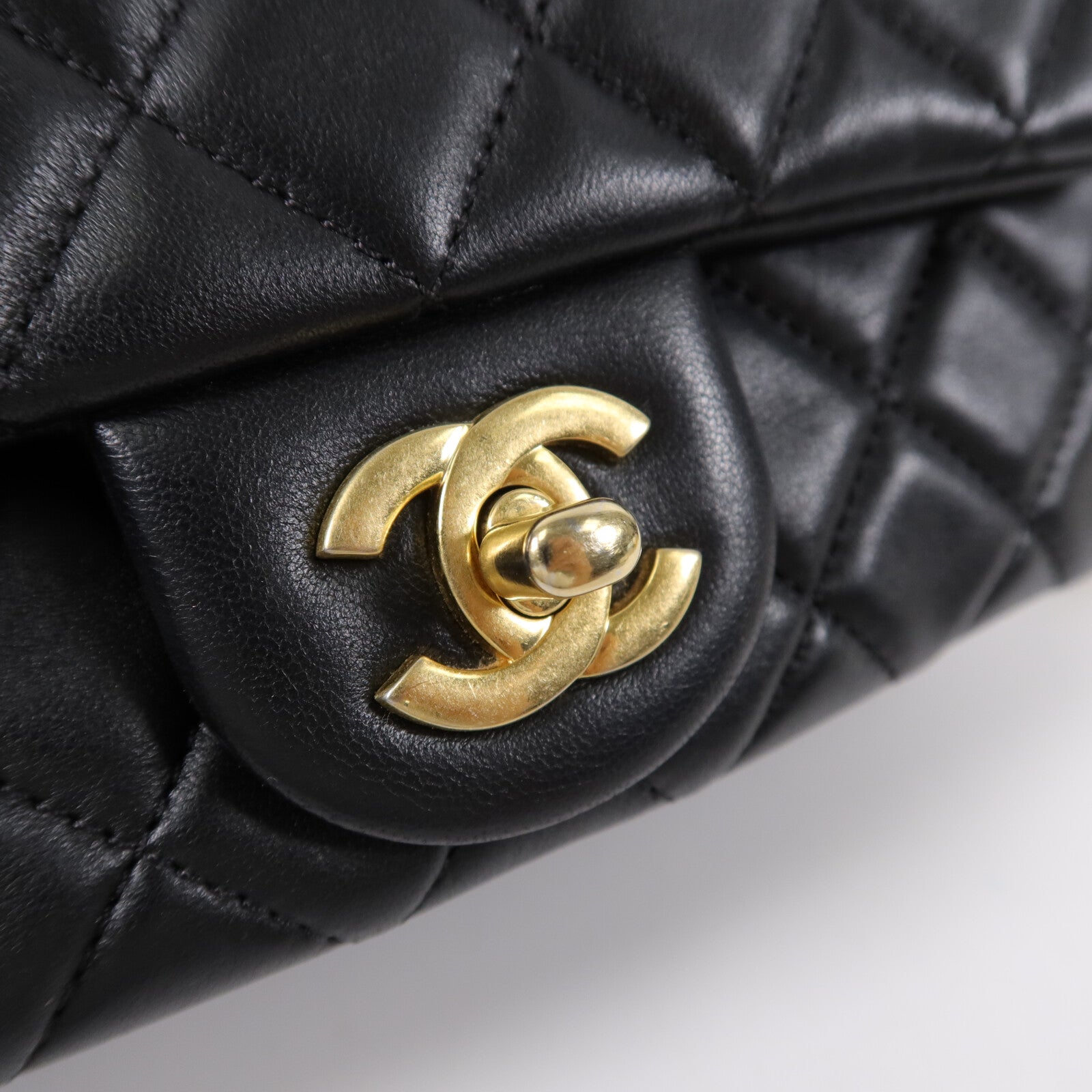 CHANEL 羊皮皮革Mini Classic 20 Gold Ball鏈帶肩背袋