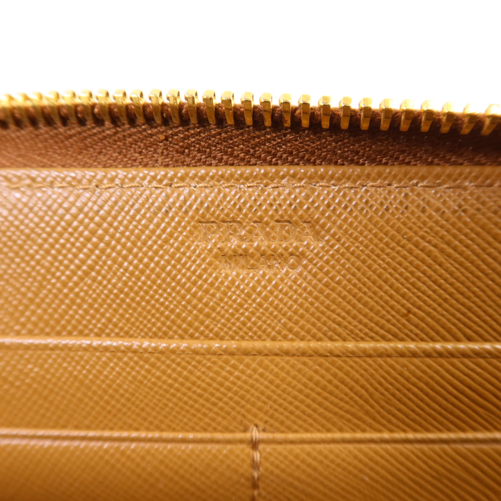 PRADA Saffiano皮革Long Round Wallet金扣長錢包