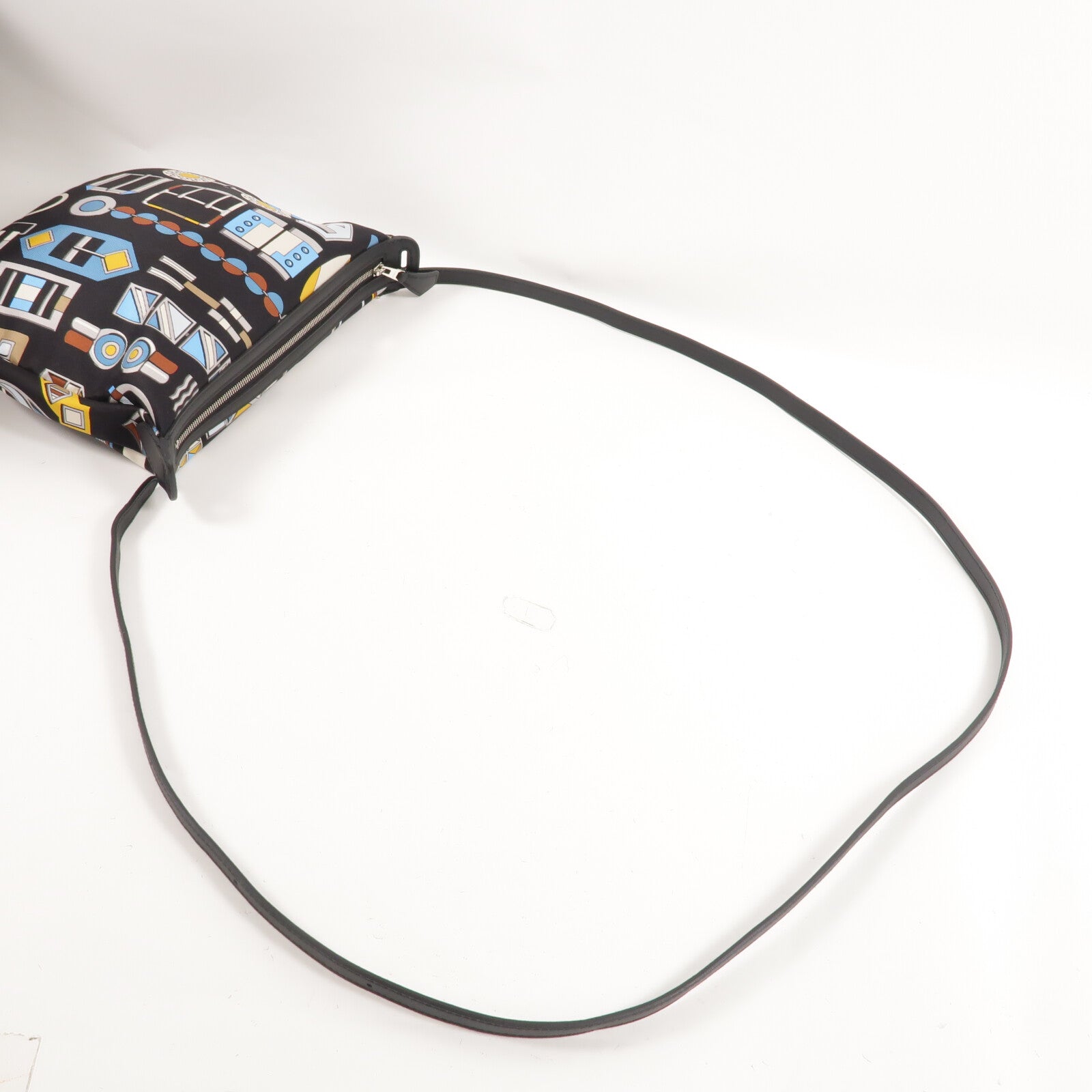 HERMES 絲質Sursoie To Go Pouch肩背袋Black