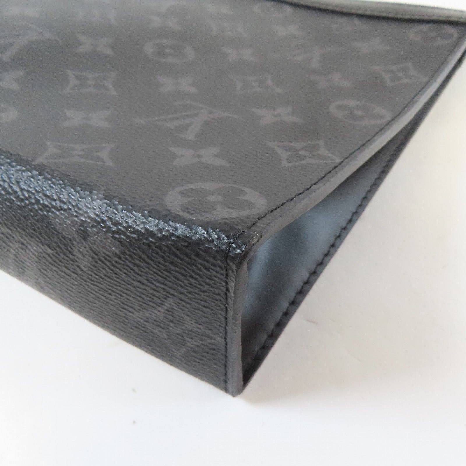 LOUIS VUITTON Monogram Eclipse Pochette Voyage MM銀扣手拿包黑色
