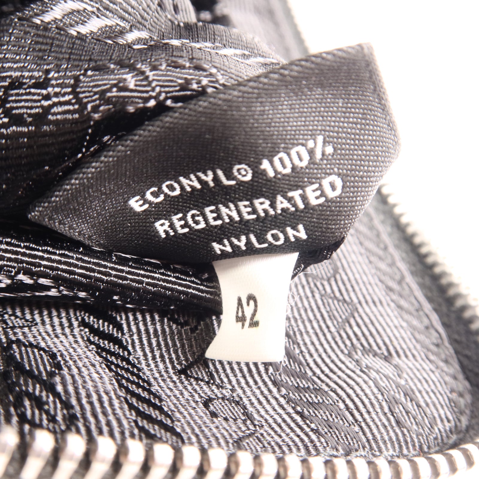 PRADA 尼龍SmartPhone Case銀扣肩背袋