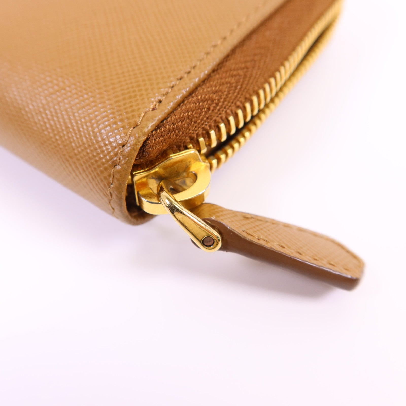 PRADA Saffiano皮革Long Round Wallet金扣長錢包