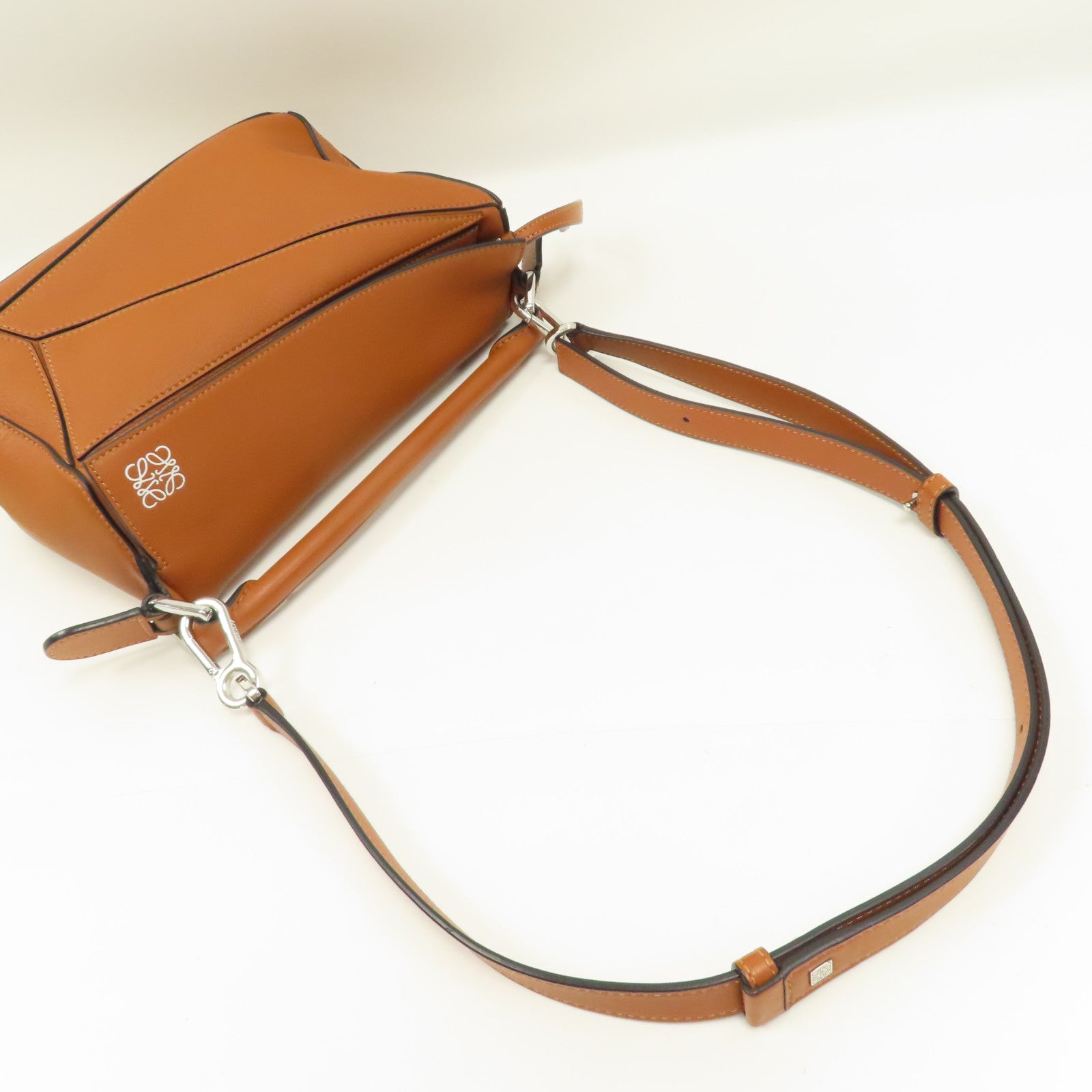 LOEWE 牛皮皮革Puzzle銀扣手挽肩背兩用袋啡色