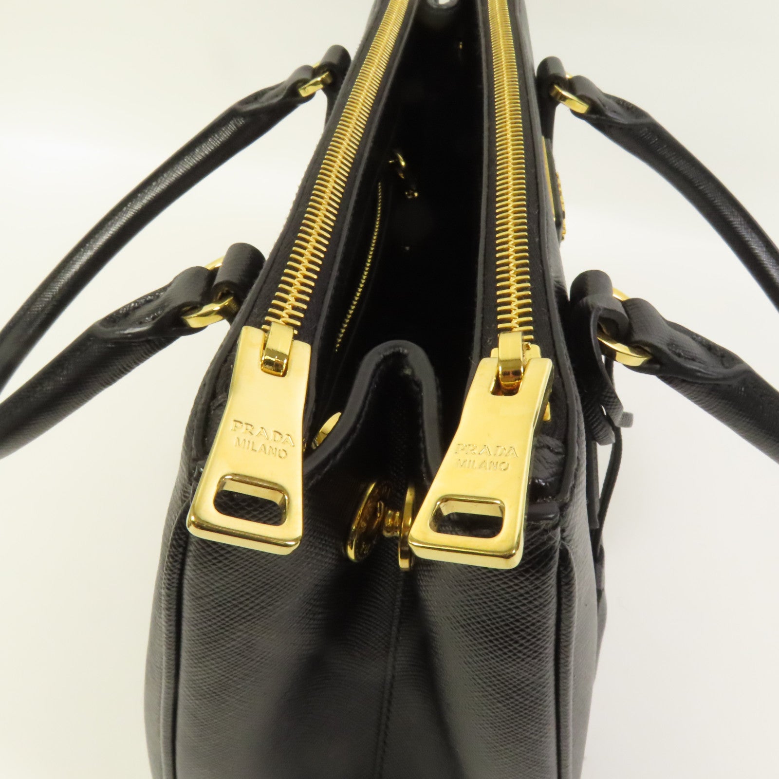 PRADA Saffiano皮革2Way Bag金扣手挽肩背兩用袋
