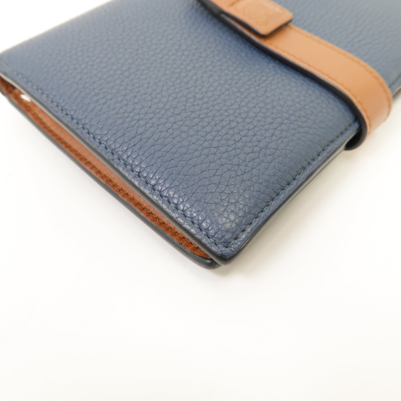 LOEWE 牛皮皮革Medium Vertical Wallet銀扣钱包藍色/啡色