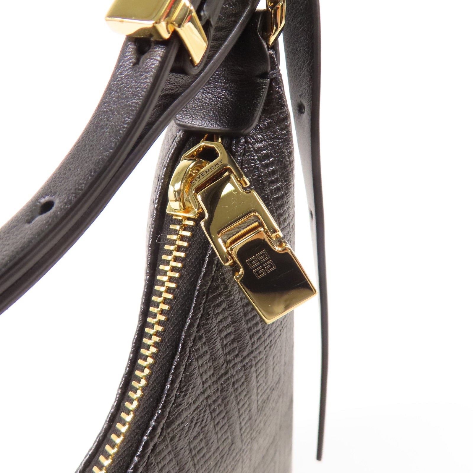 GIVENCHY 牛皮皮革Small Moon Cut Out Bag金扣肩背袋