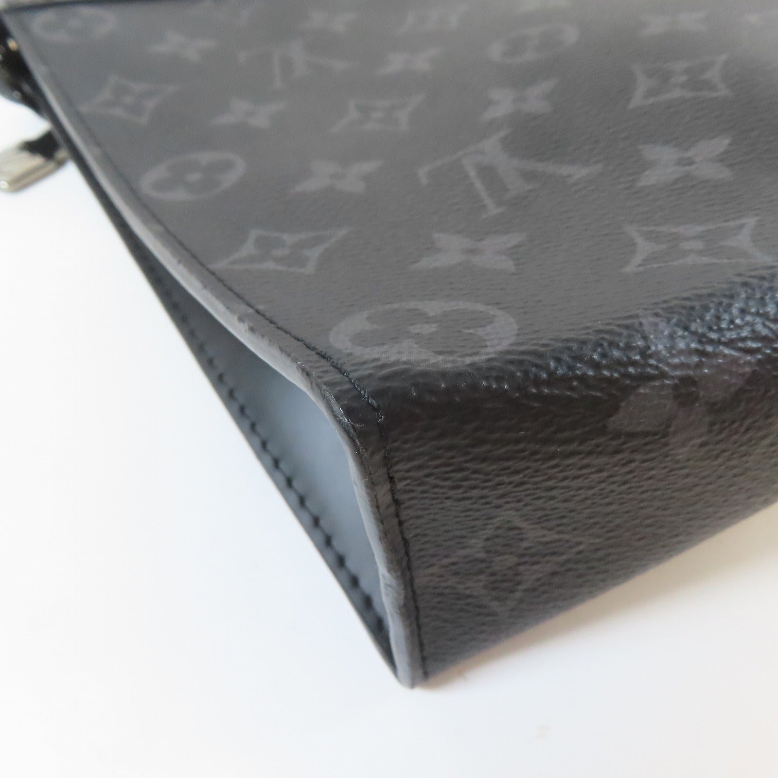 LOUIS VUITTON Monogram Eclipse Pochette Voyage MM銀扣手拿包黑色