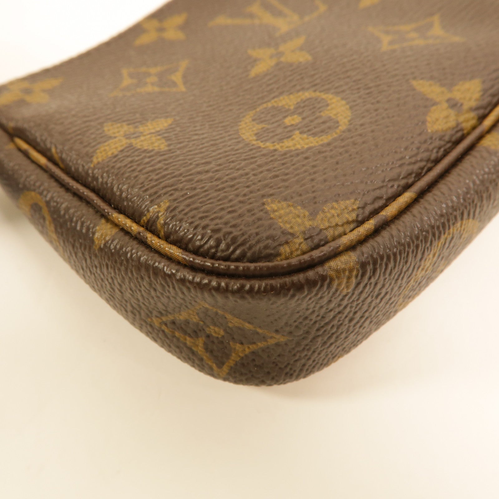 LOUIS VUITTON Monogram Vivienne MiniPochette Accessories手挽袋