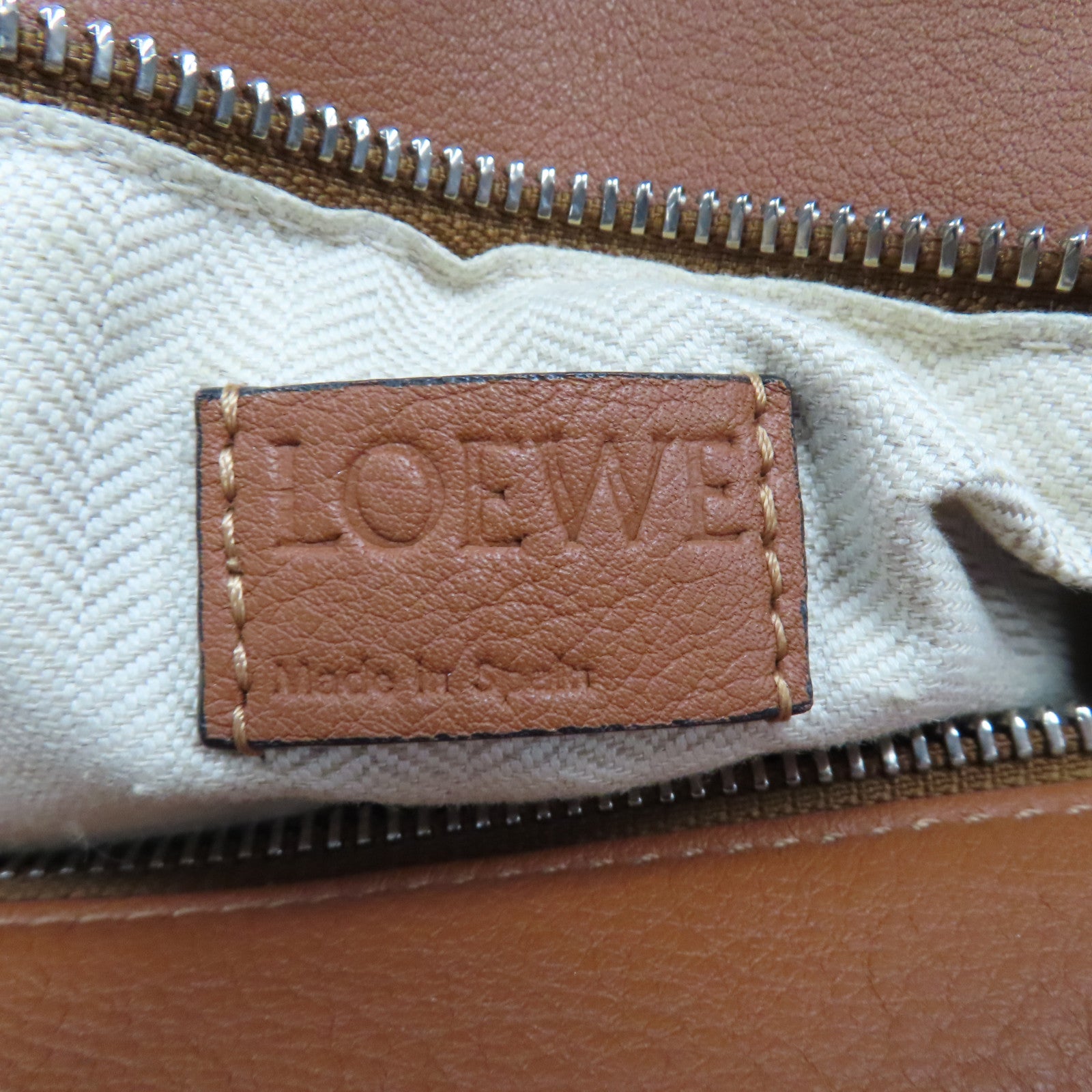 LOEWE 牛皮皮革Puzzle銀扣手挽肩背兩用袋啡色