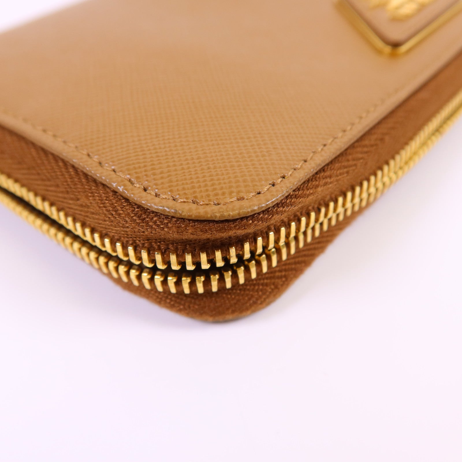 PRADA Saffiano皮革Long Round Wallet金扣長錢包