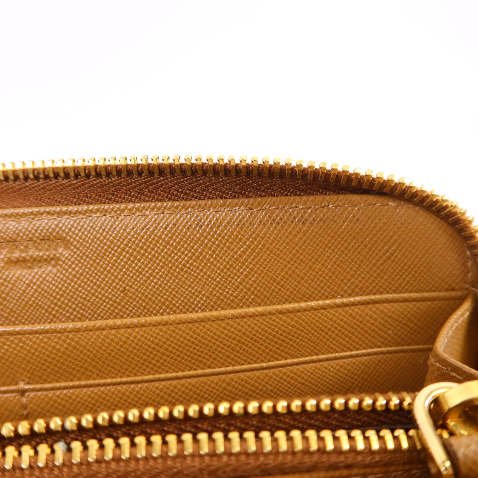 PRADA Saffiano皮革Long Round Wallet金扣長錢包