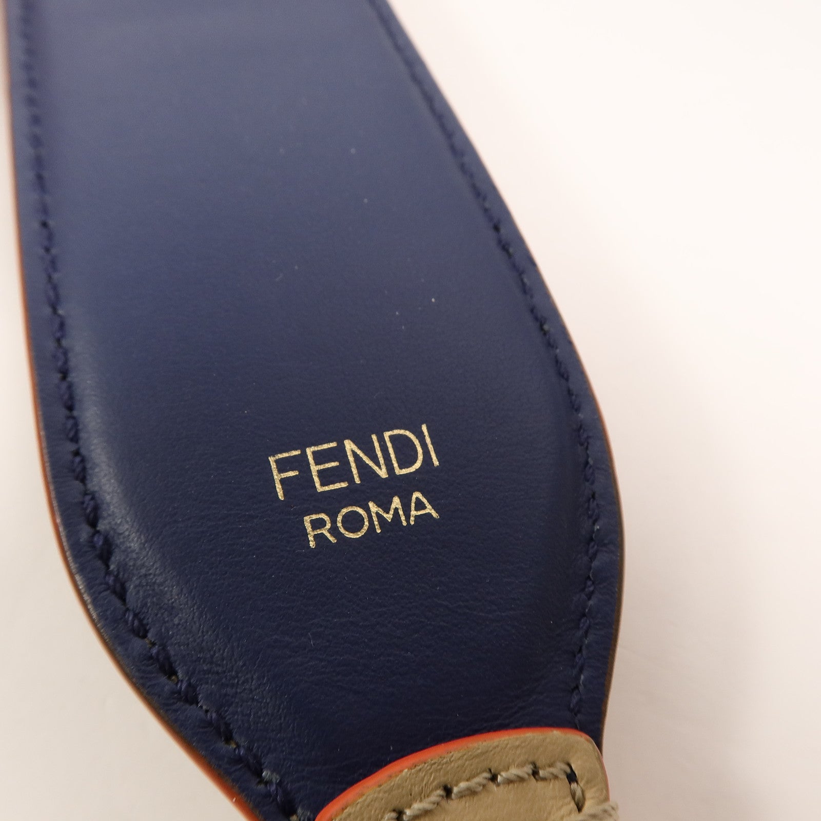 FENDI 牛皮皮革Strap You Strap肩背帶