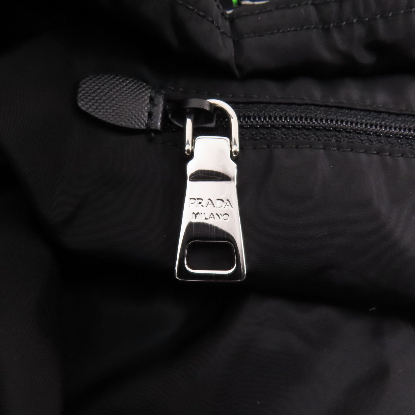 PRADA 尼龍Tote Bag銀扣肩背袋