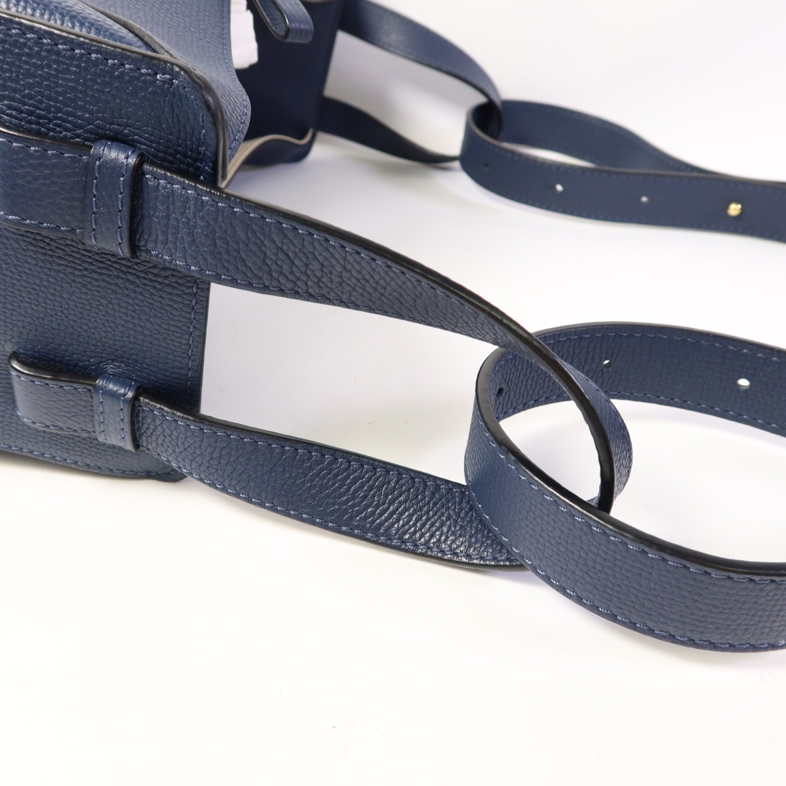 LOEWE 牛皮皮革Compact Hammock金扣手挽肩背兩用袋