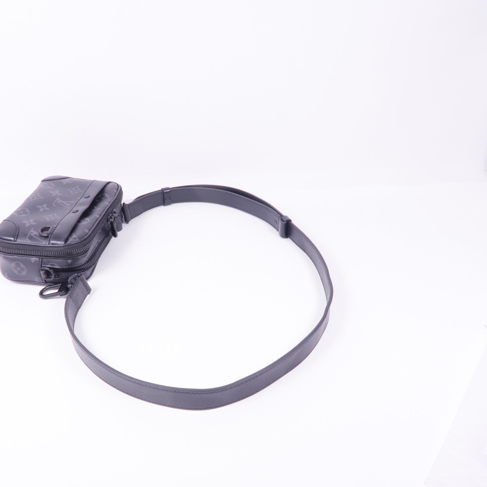 LOUIS VUITTON Monogram Eclipse Alpha Messenger肩背袋