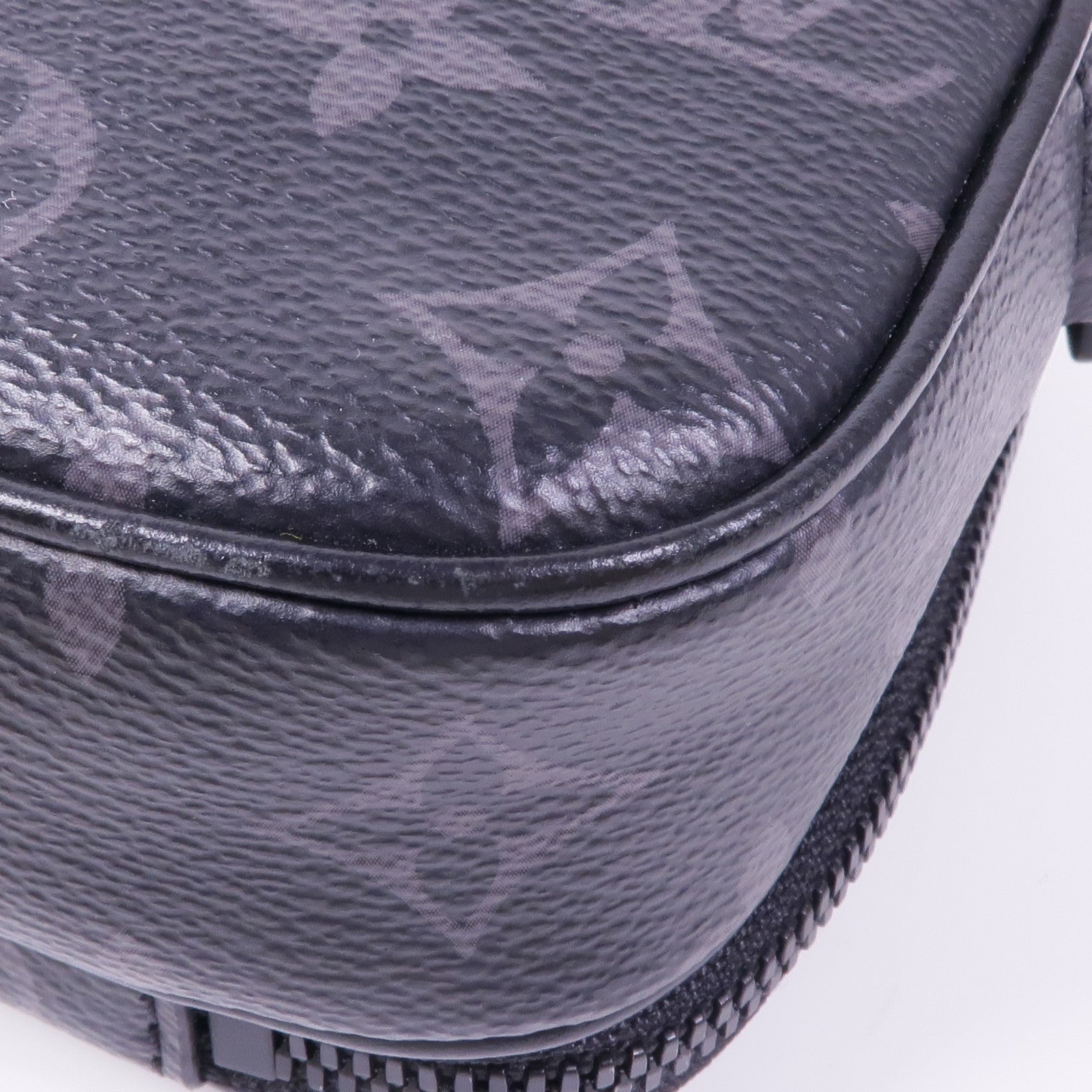 LOUIS VUITTON Monogram Eclipse Alpha Messenger肩背袋
