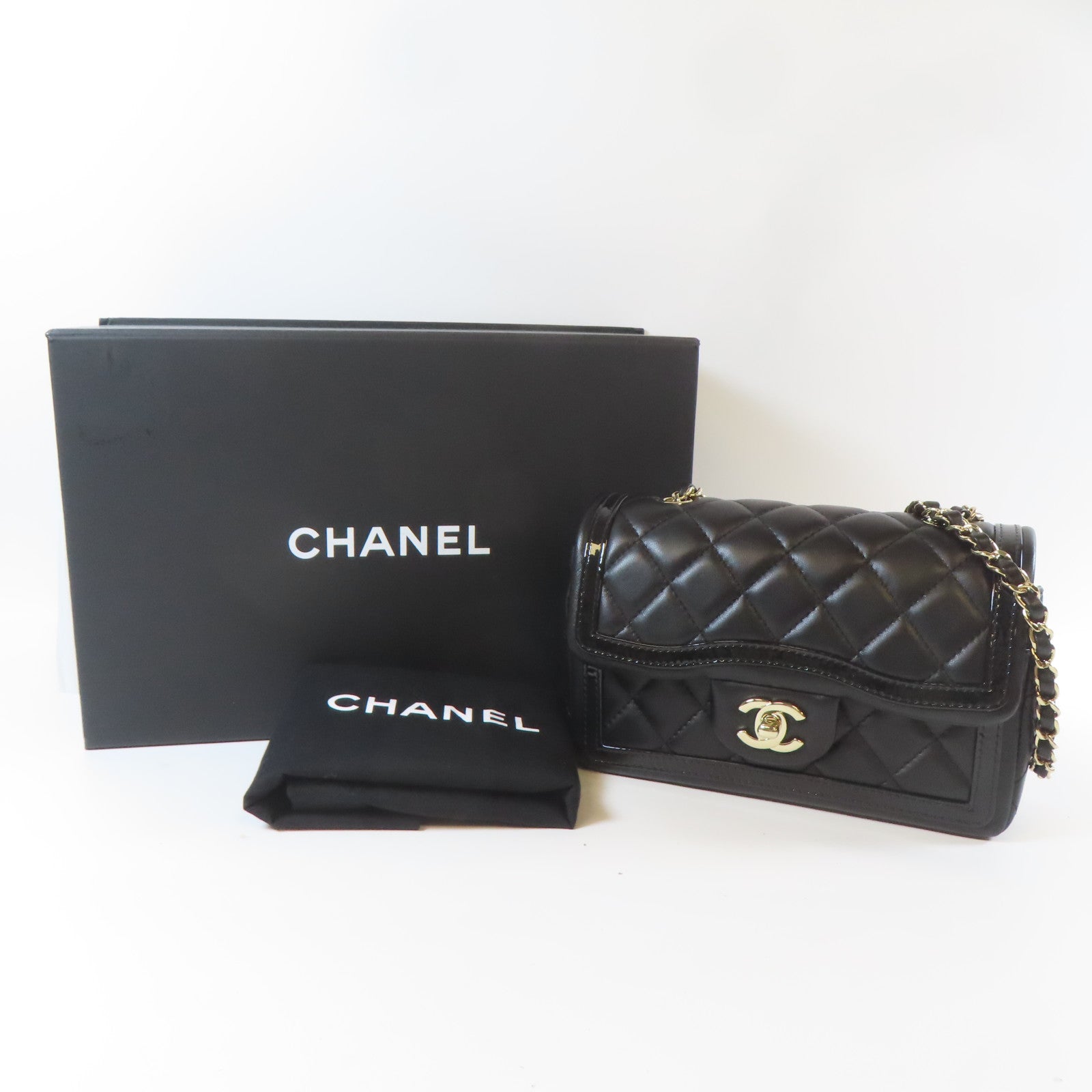 CHANEL 菱格羊皮皮革Chain Shoulder銀扣鏈帶肩背袋黑色