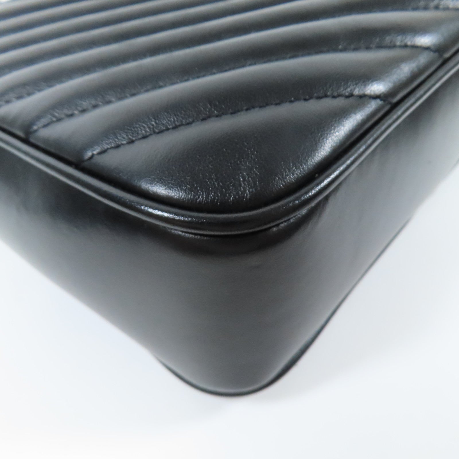 SAINT LAURENT 牛皮皮革Lou Camera金扣肩背袋