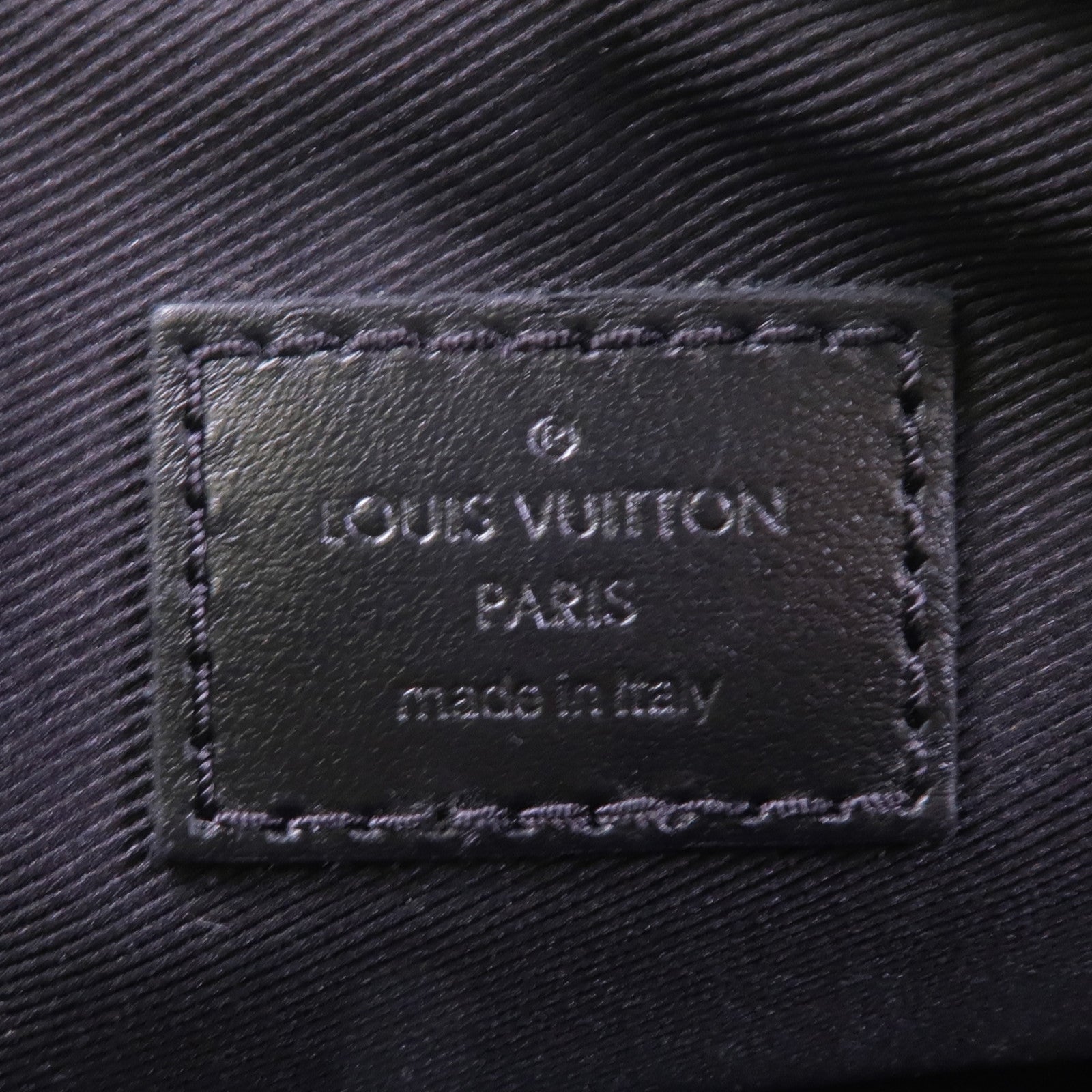 LOUIS VUITTON Monogram Eclipse Alpha Messenger肩背袋