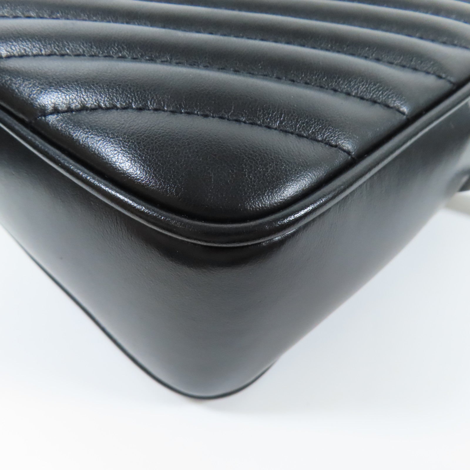 SAINT LAURENT 牛皮皮革Lou Camera金扣肩背袋