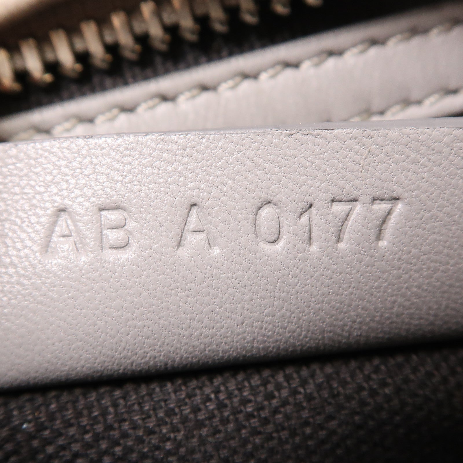 GIVENCHY 牛皮皮革Pandora銀扣肩背袋