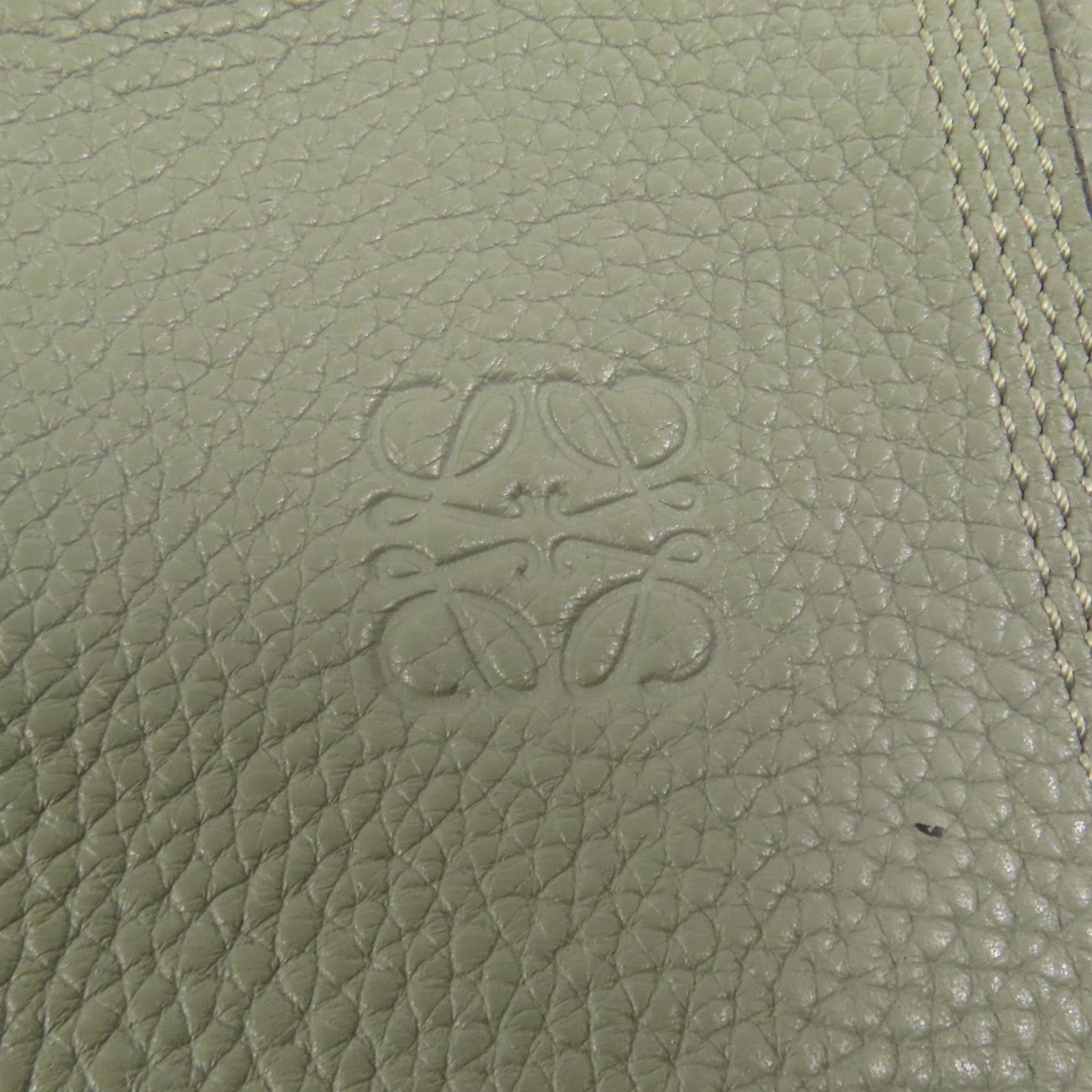LOEWE 牛皮皮革Military Messenger銀扣肩背袋