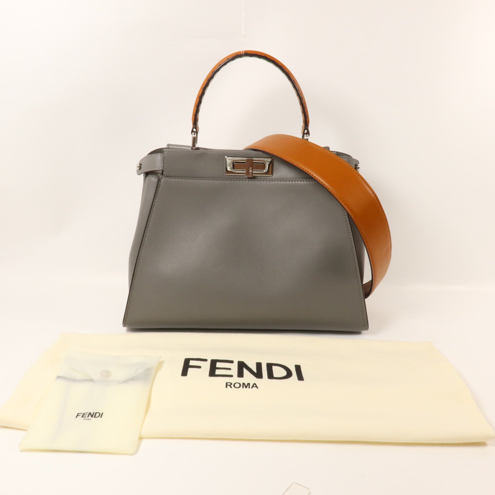 FENDI 牛皮皮革Peekaboo Medium手挽肩背兩用袋