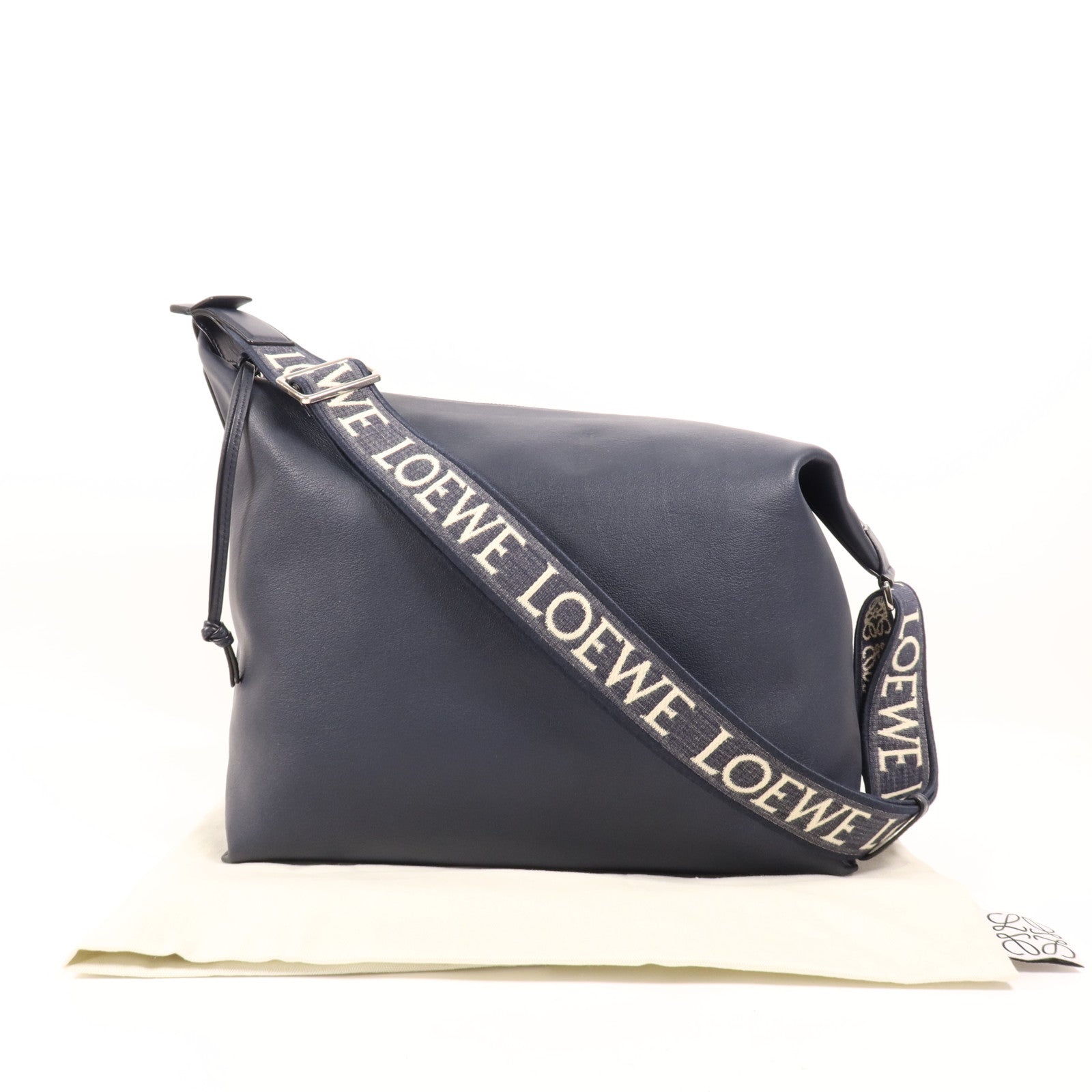 LOEWE 牛皮皮革Cubi Crossbody銀扣肩背袋