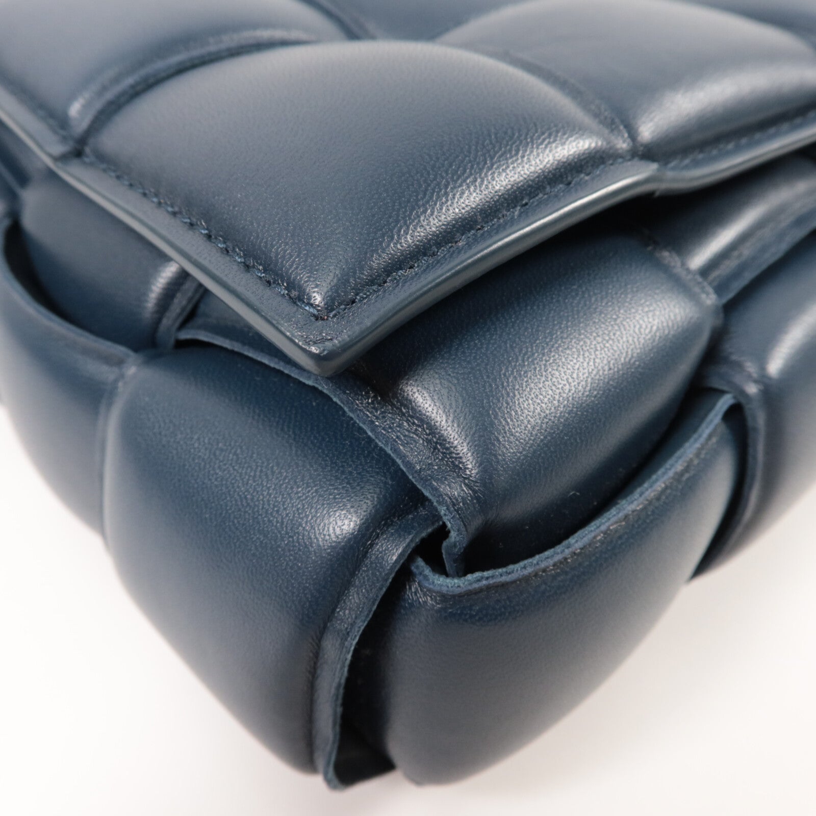 BOTTEGA VENETA 羊皮皮革Padded Cassette肩背袋
