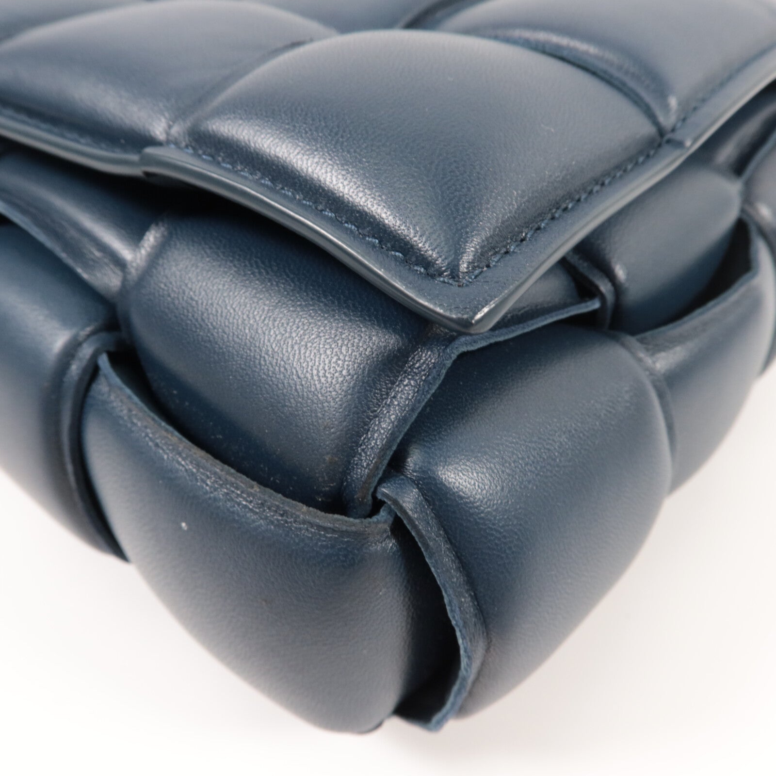 BOTTEGA VENETA 羊皮皮革Padded Cassette肩背袋
