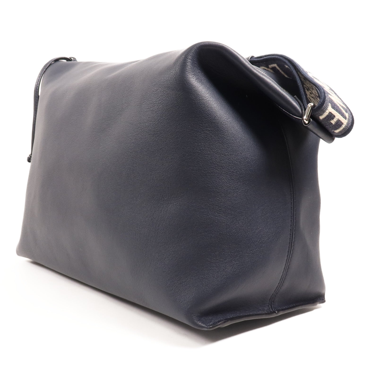 LOEWE 牛皮皮革Cubi Crossbody銀扣肩背袋