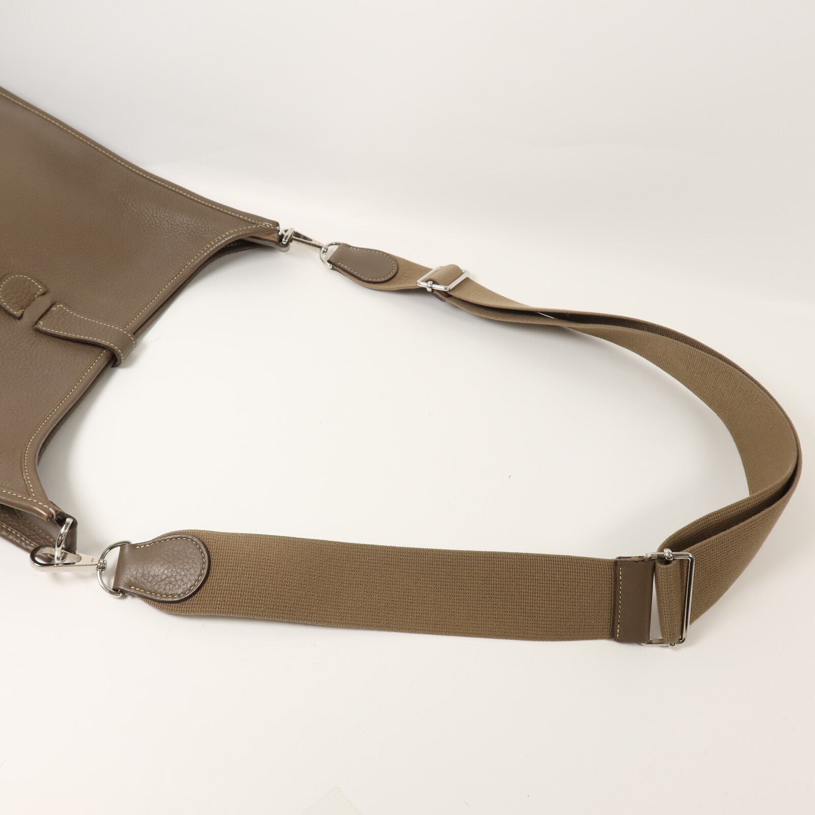 HERMES Clemence皮革Evelyne PM肩背袋Etoupe