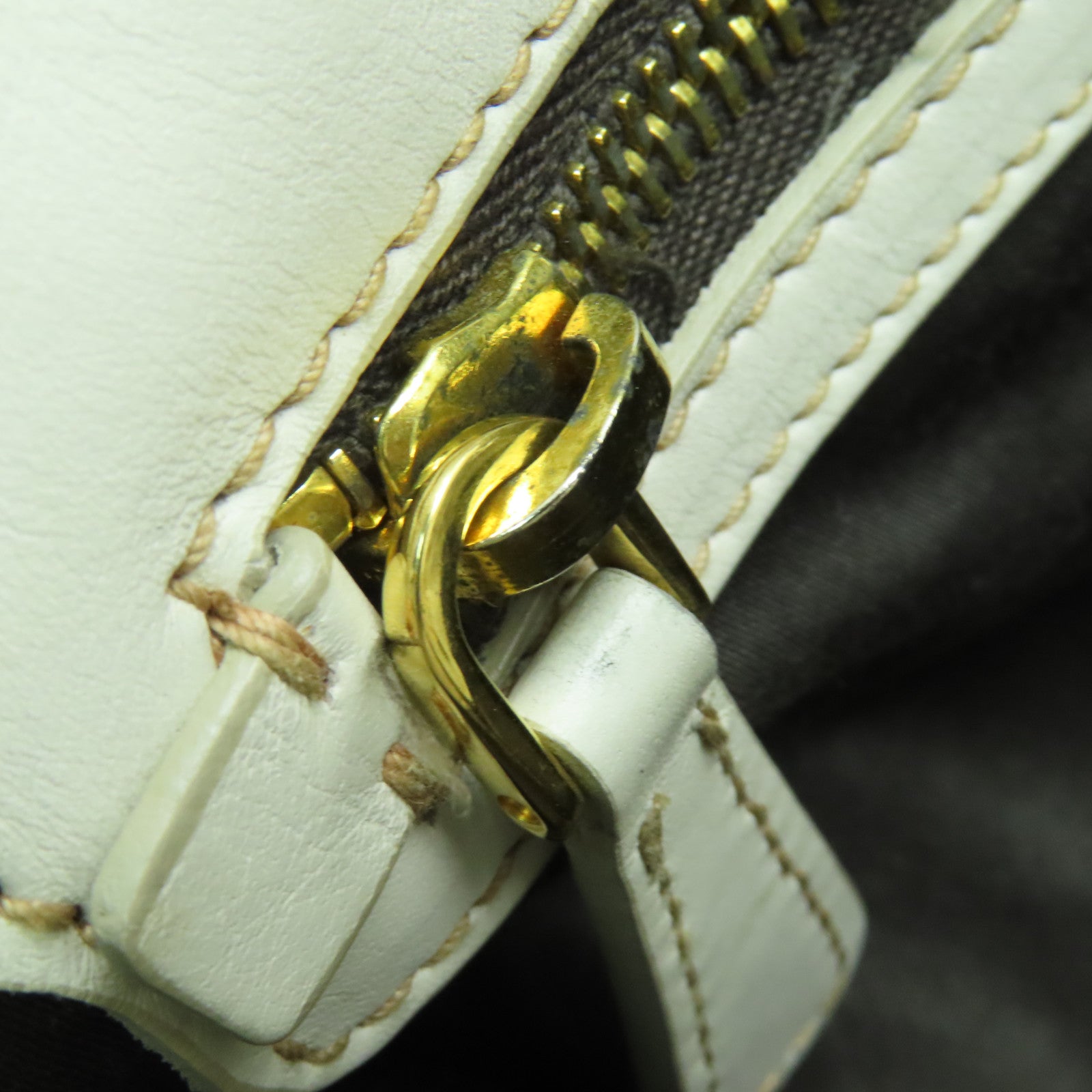 Miu Miu 牛皮皮革2 Way Shoulder金扣手挽肩背兩用袋白色