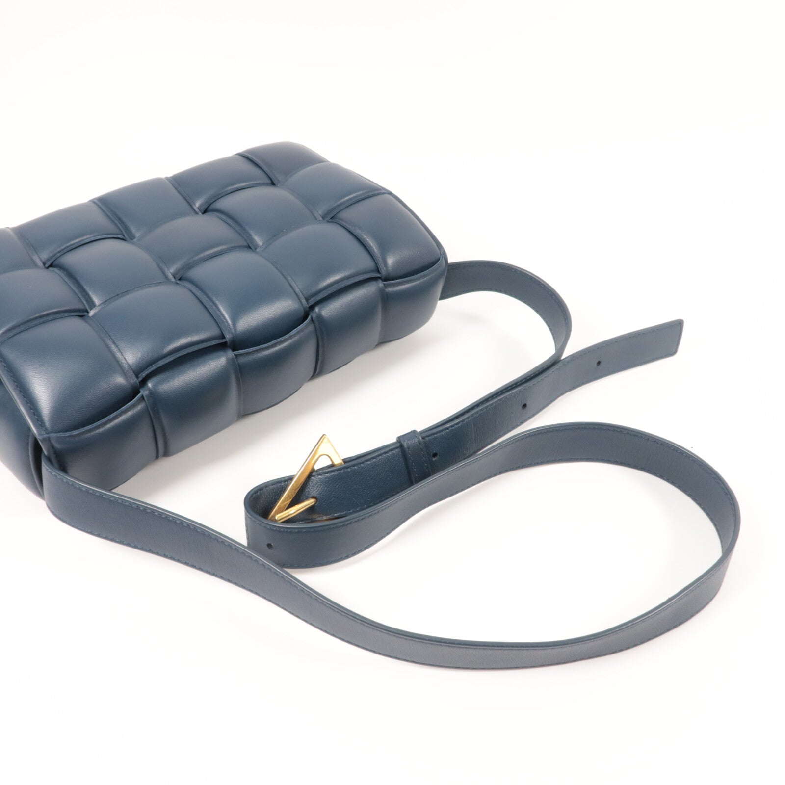 BOTTEGA VENETA 羊皮皮革Padded Cassette肩背袋
