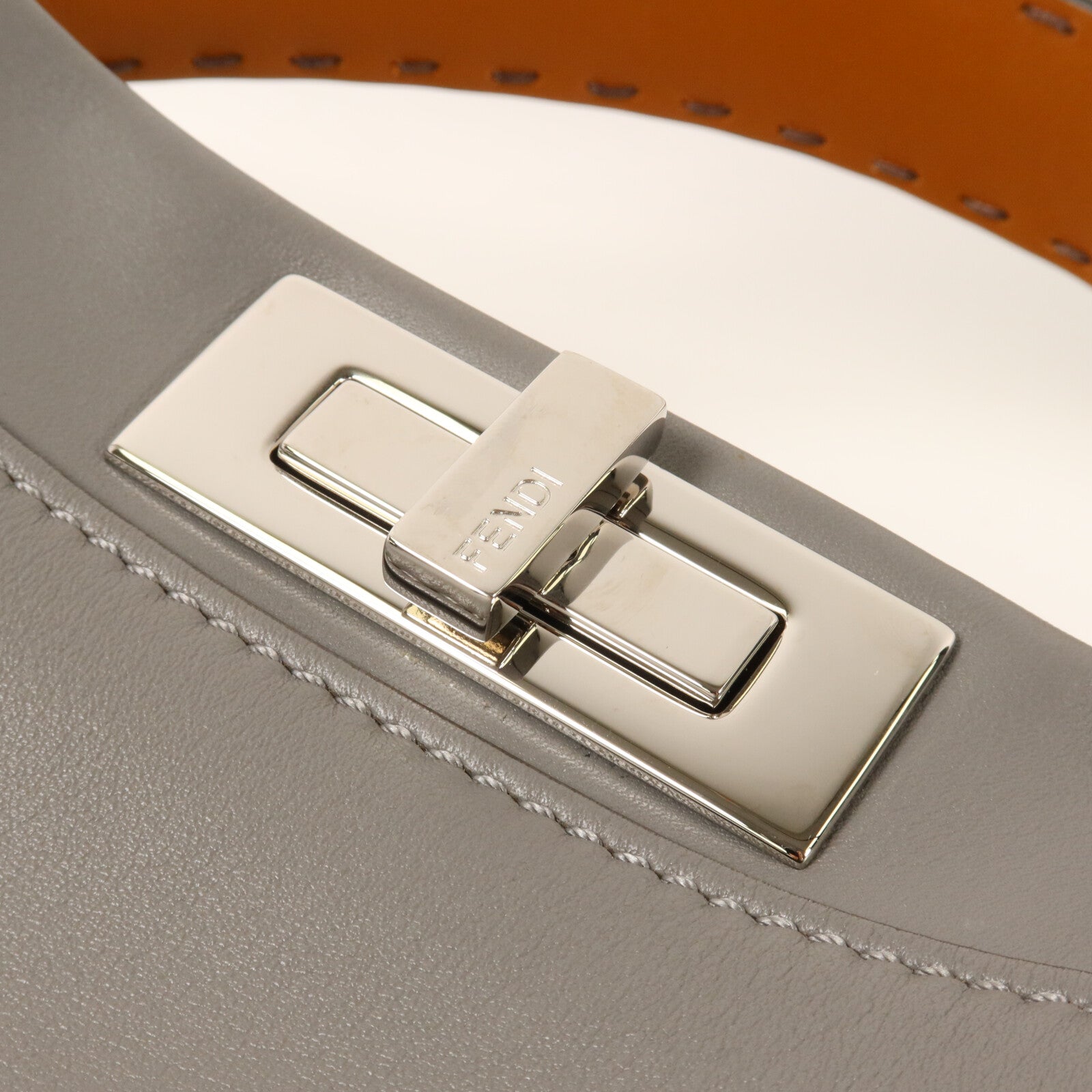 FENDI 牛皮皮革Peekaboo Medium手挽肩背兩用袋