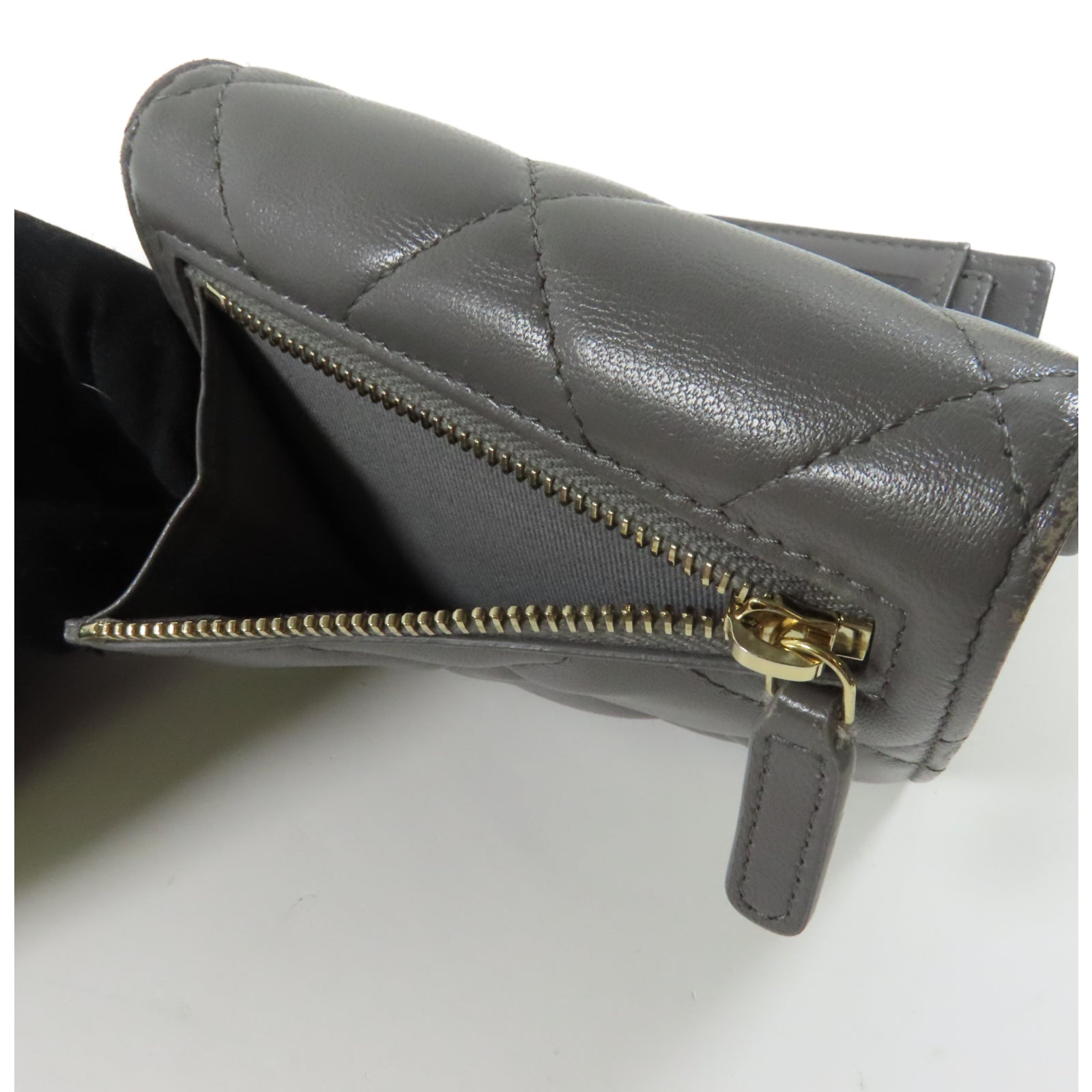 CHANEL 【激減優惠】菱格羊皮皮革Chanel 19 Small Flap Wallet銀扣錢包灰色