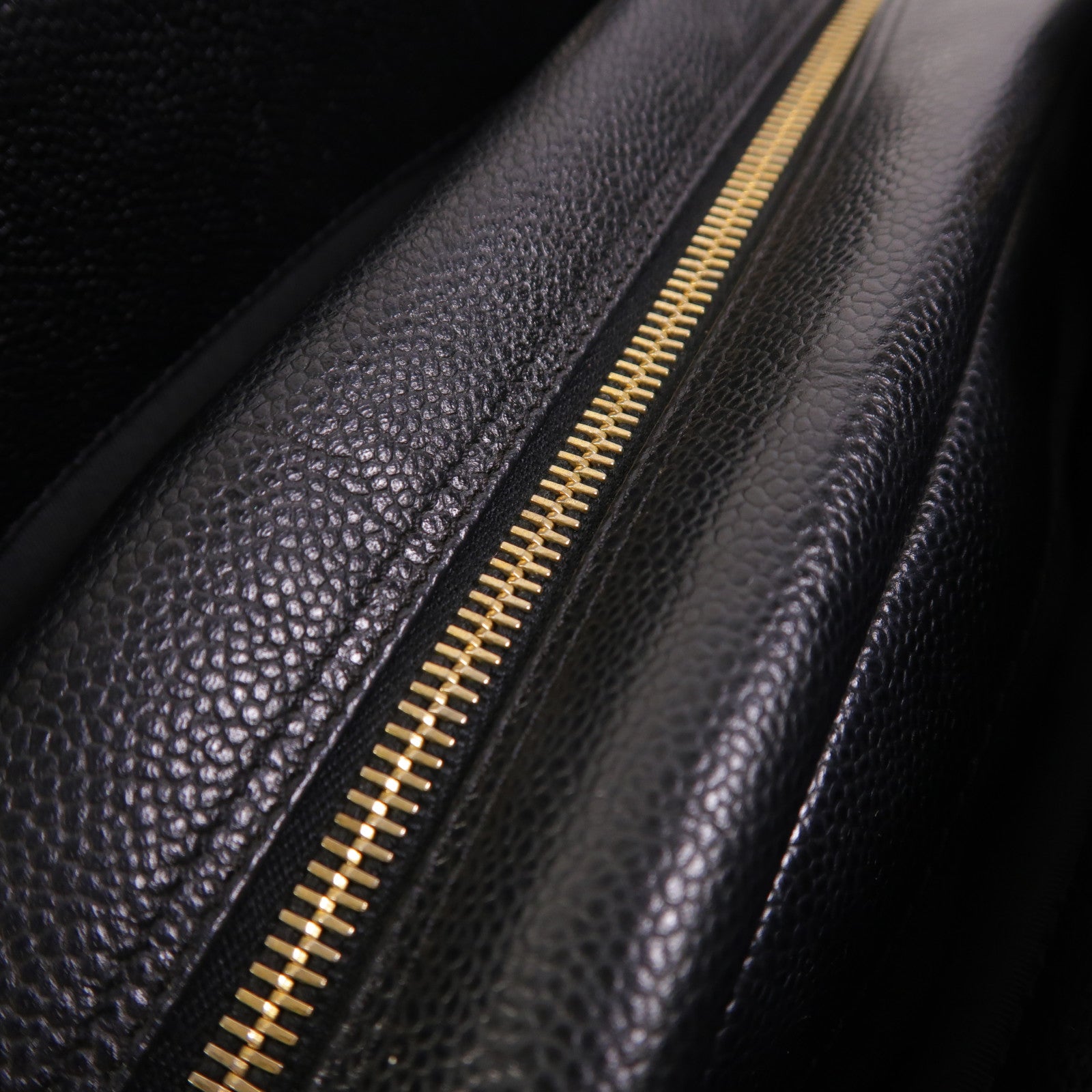 CHANEL 牛皮皮革Petite Timeless Tote金扣鏈帶肩背袋