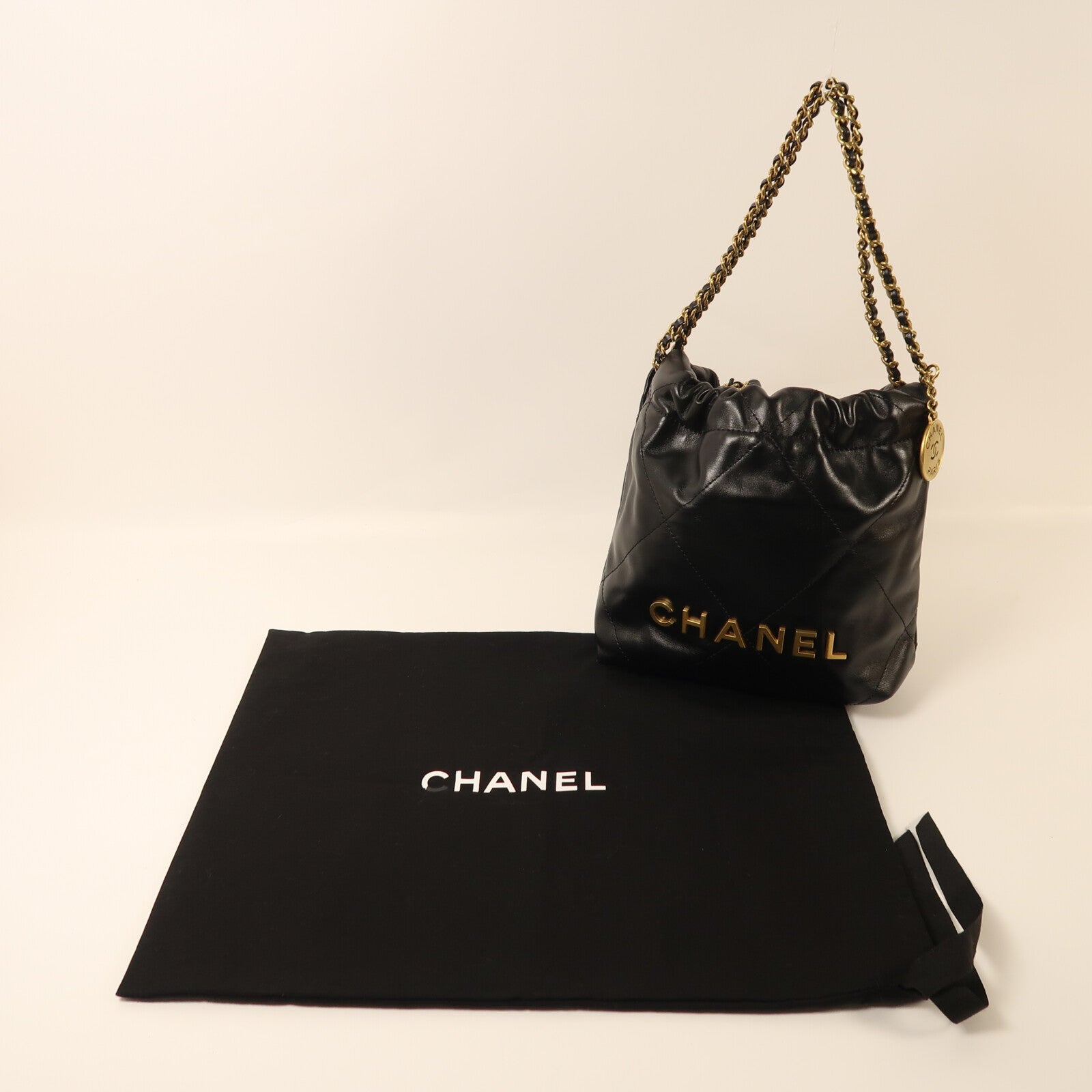 CHANEL 牛皮皮革Chanel Mini 22金扣鏈帶肩背袋