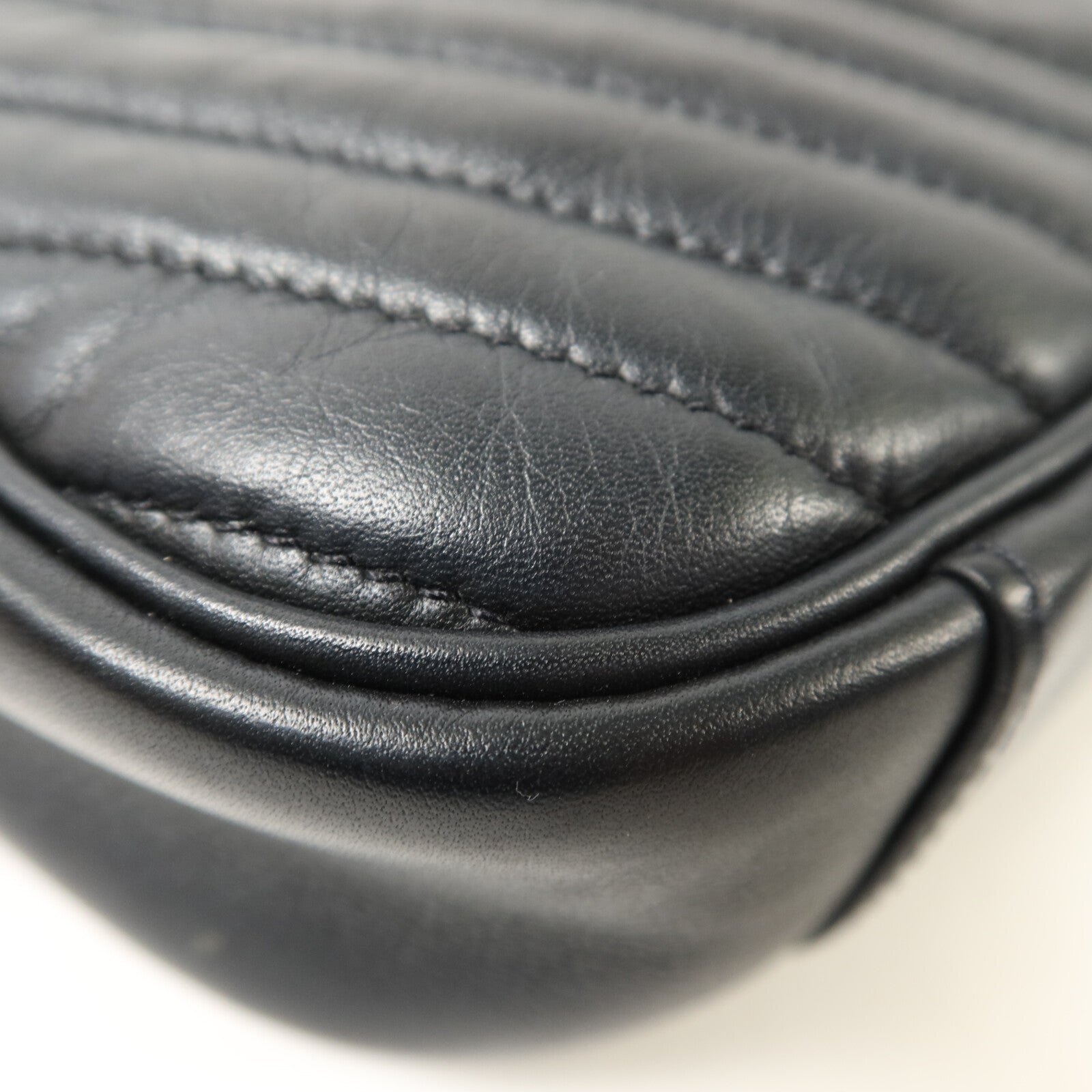 LOUIS VUITTON 牛皮皮革New Wave Camera Bag鏈帶肩背袋
