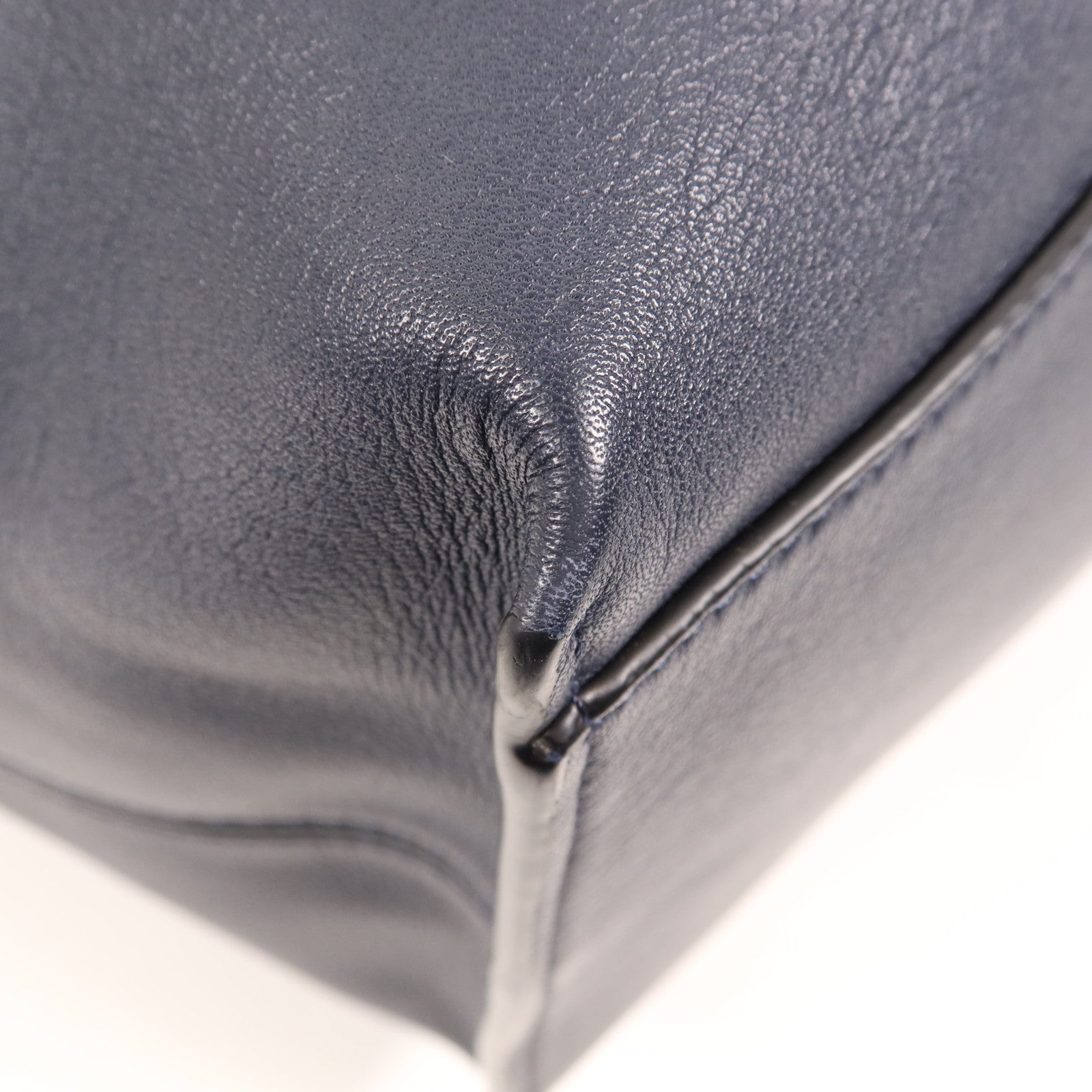 LOEWE 牛皮皮革Cubi Crossbody銀扣肩背袋