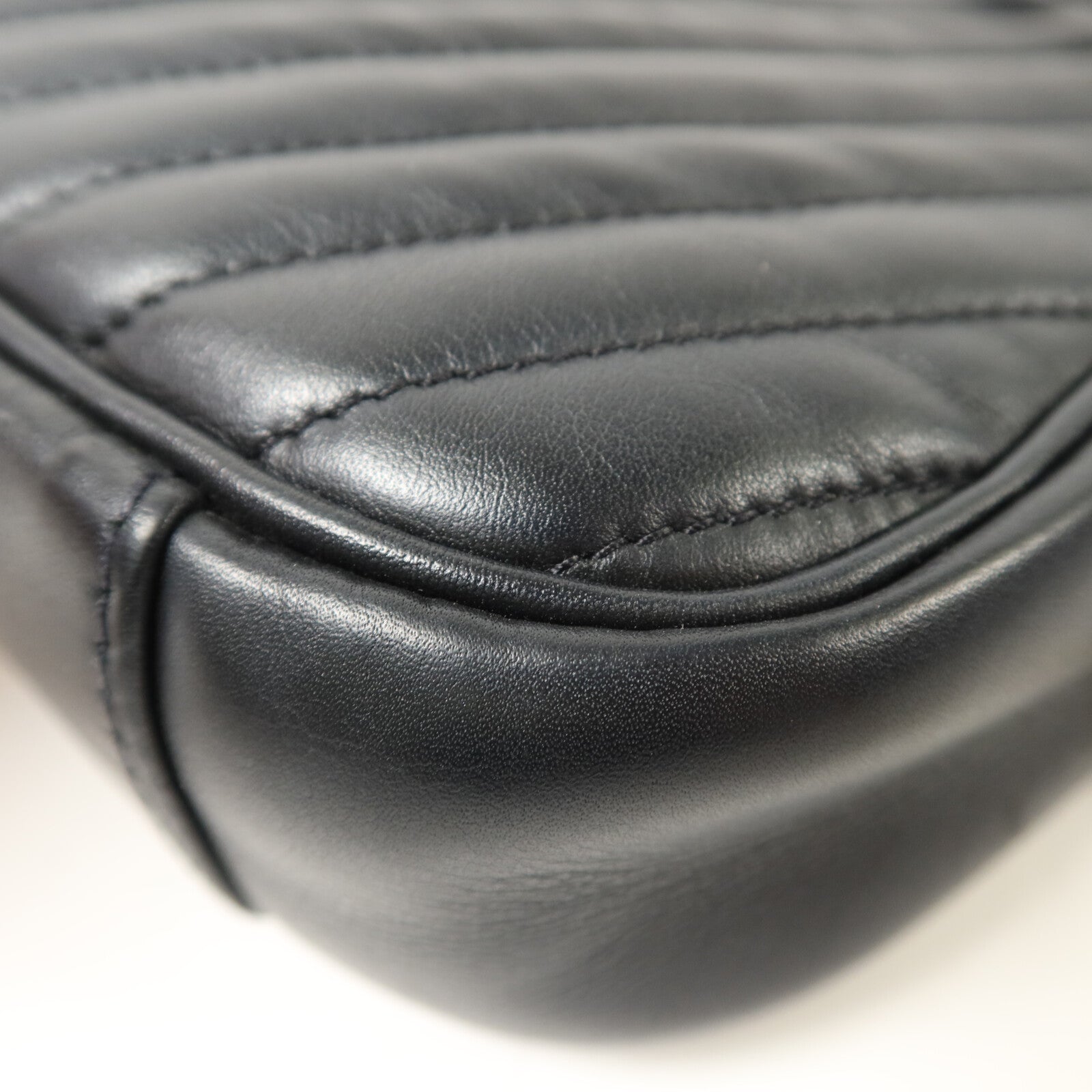LOUIS VUITTON 牛皮皮革New Wave Camera Bag鏈帶肩背袋