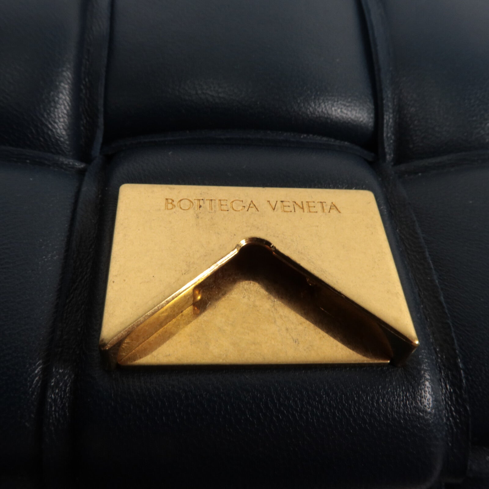 BOTTEGA VENETA 羊皮皮革Padded Cassette肩背袋