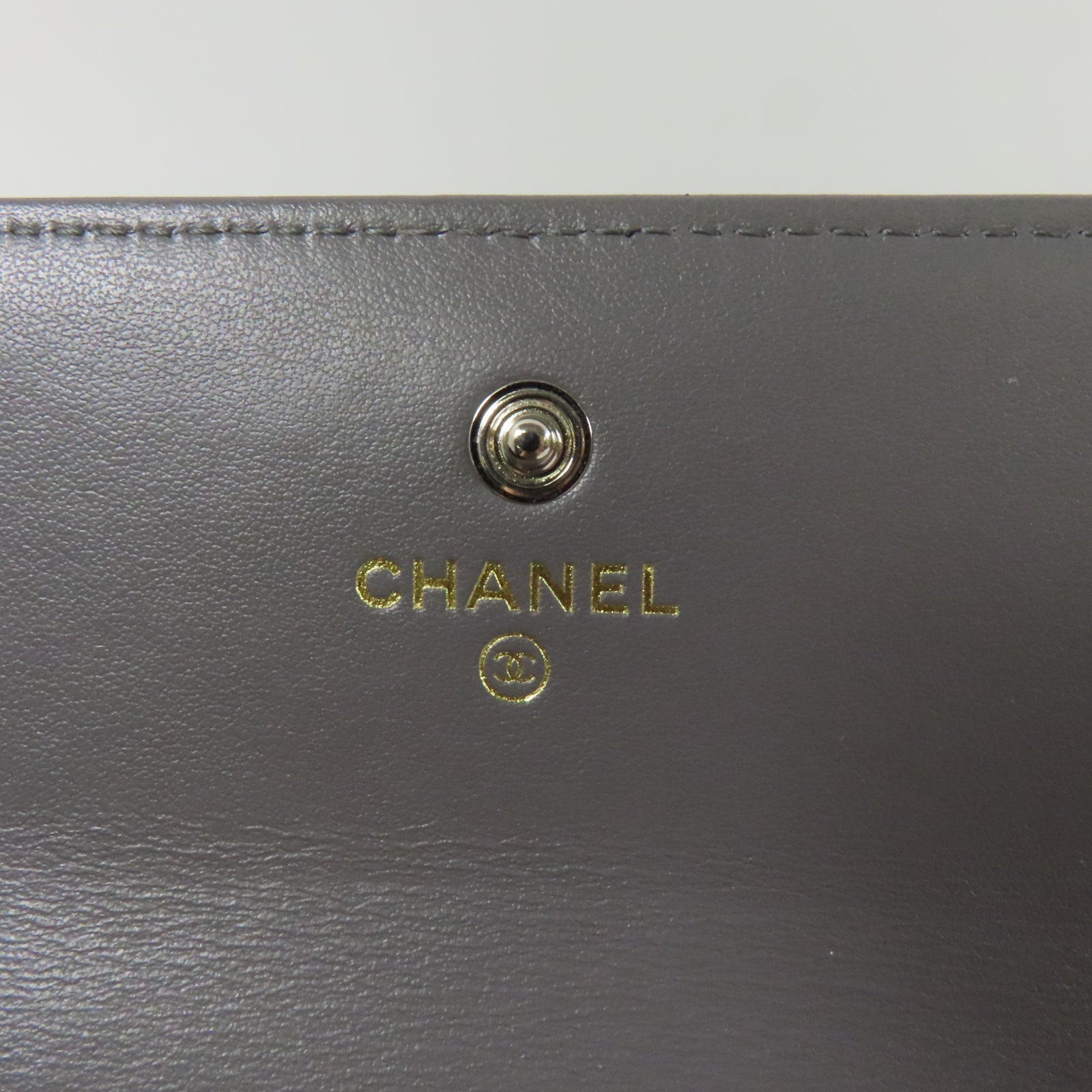 CHANEL 【激減優惠】菱格羊皮皮革Chanel 19 Small Flap Wallet銀扣錢包灰色