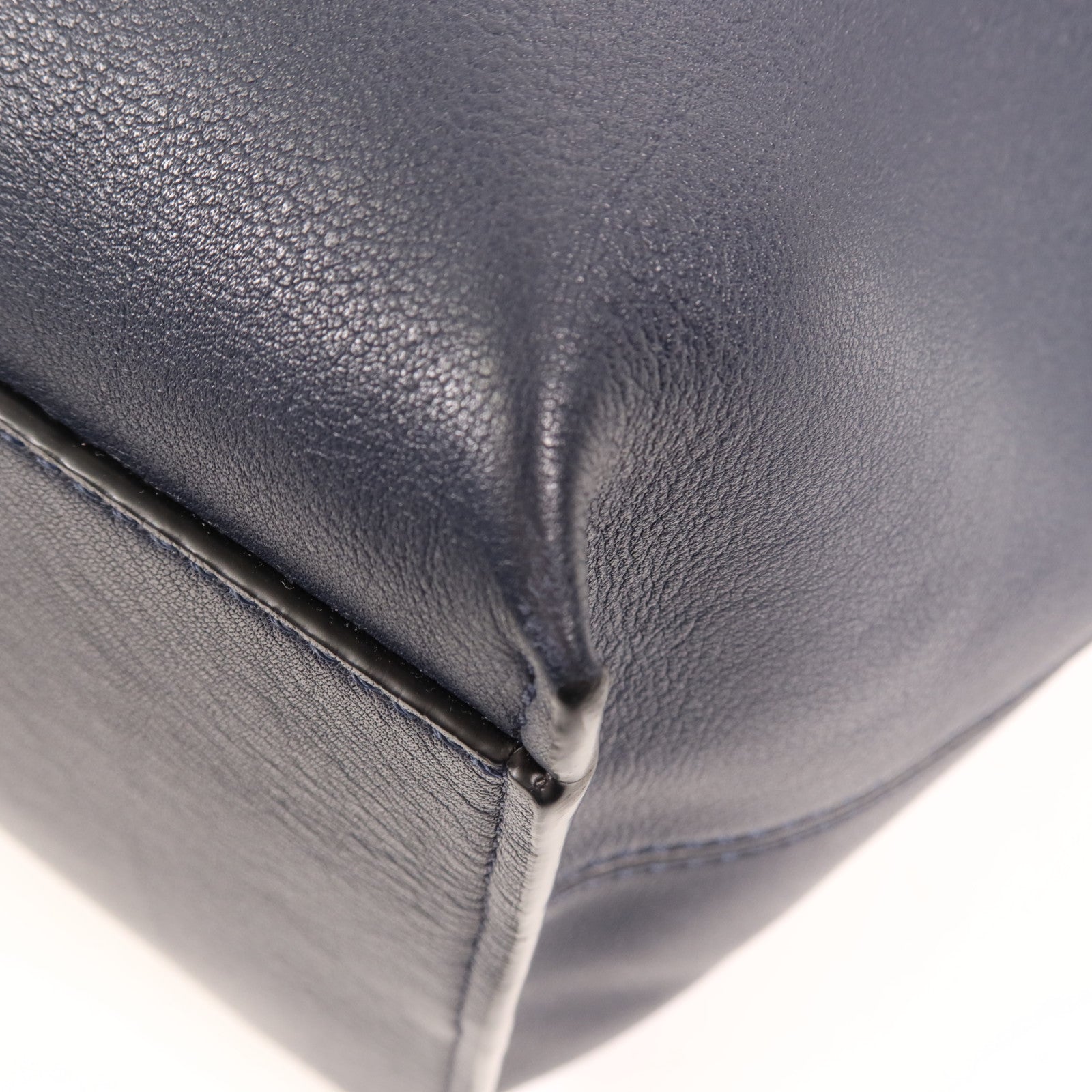 LOEWE 牛皮皮革Cubi Crossbody銀扣肩背袋