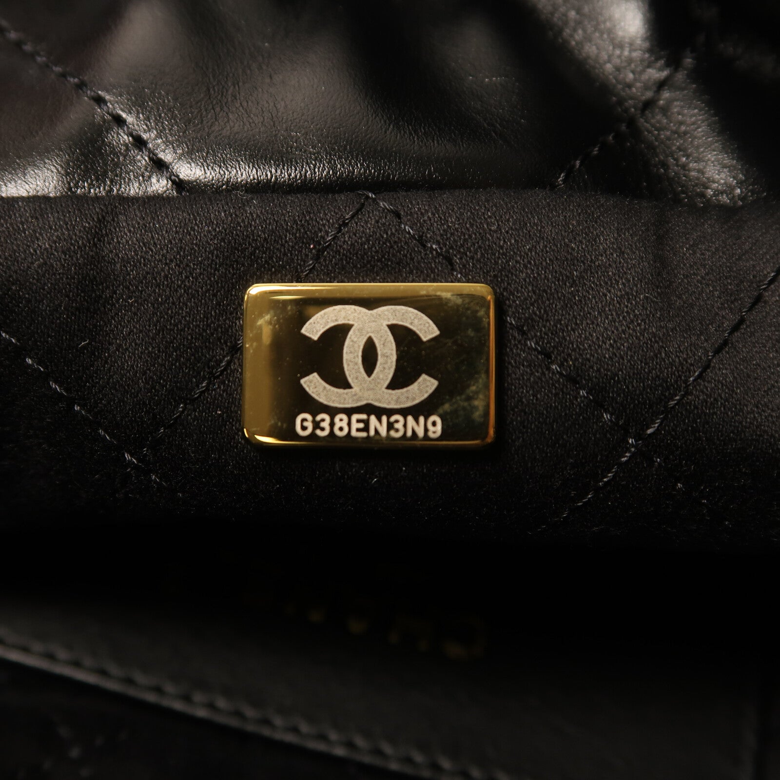 CHANEL 牛皮皮革Chanel Mini 22金扣鏈帶肩背袋