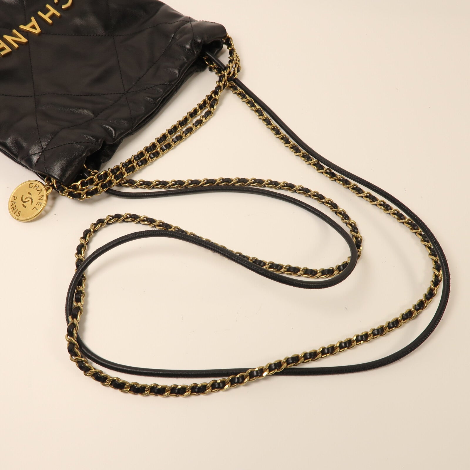 CHANEL 牛皮皮革Chanel Mini 22金扣鏈帶肩背袋