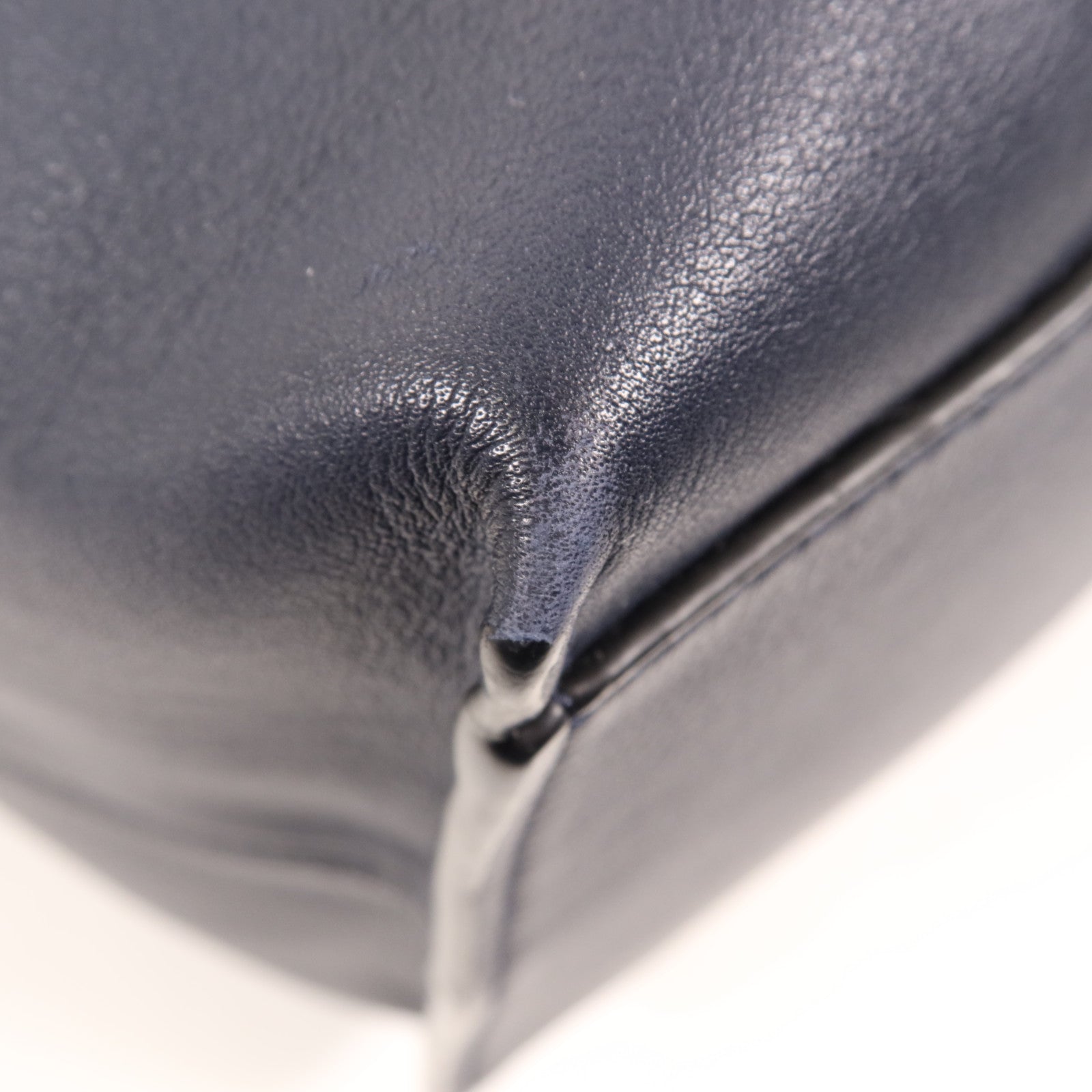 LOEWE 牛皮皮革Cubi Crossbody銀扣肩背袋