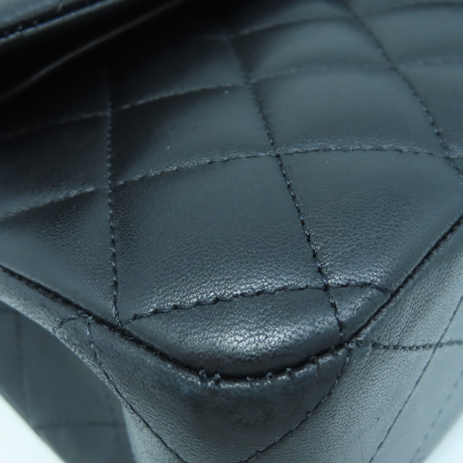 CHANEL 【激減優惠】菱格羊皮皮革Classic 25銀扣肩背袋黑色
