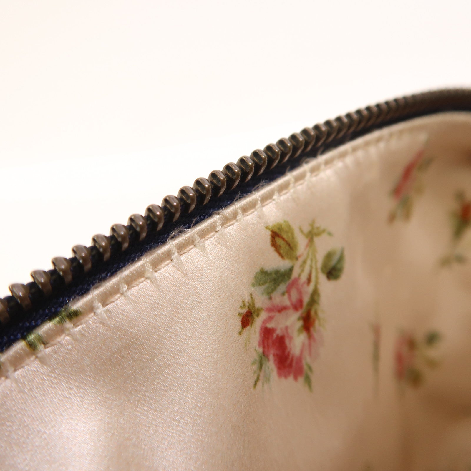 GUCCI 牛仔布Pouch金扣手拿包