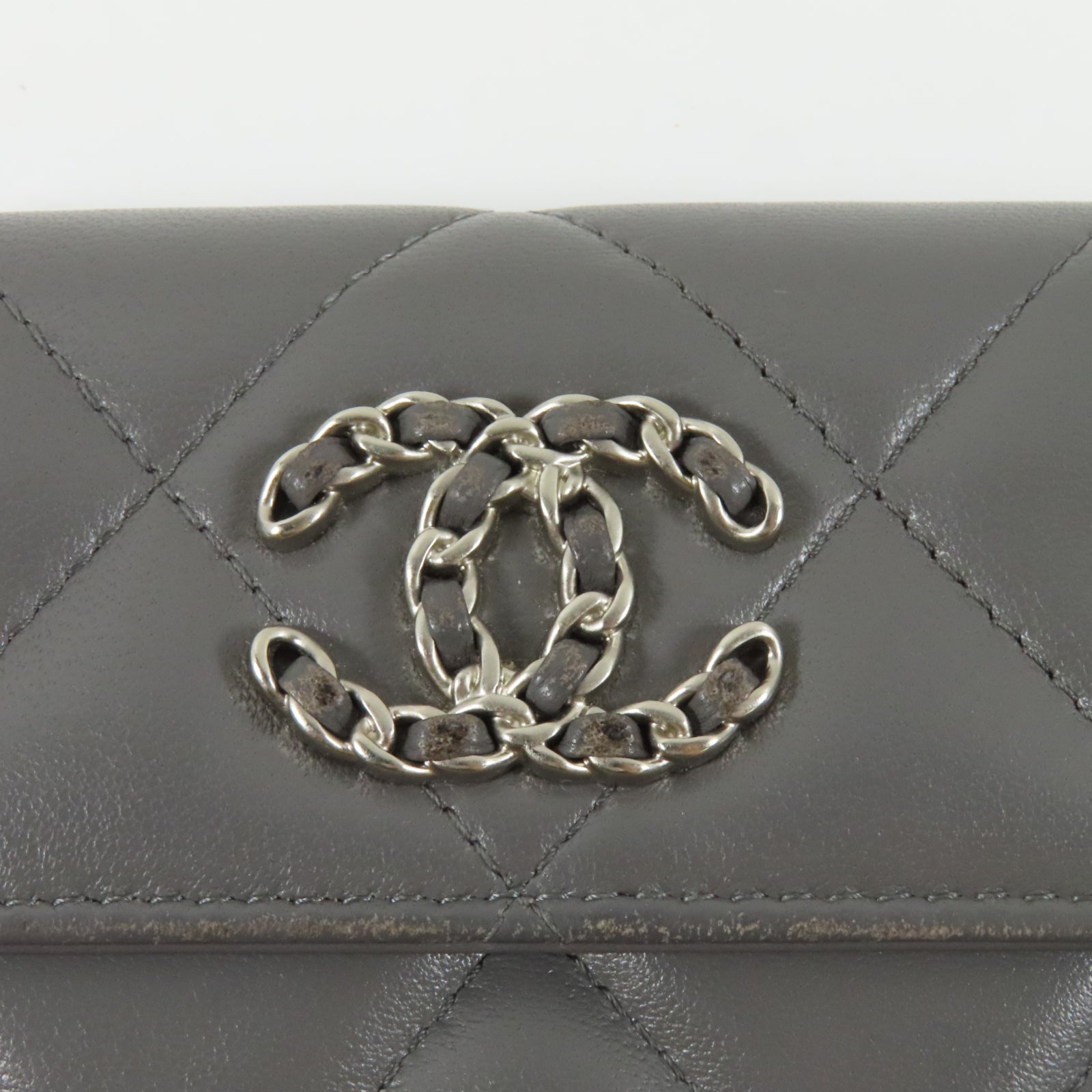 CHANEL 【激減優惠】菱格羊皮皮革Chanel 19 Small Flap Wallet銀扣錢包灰色